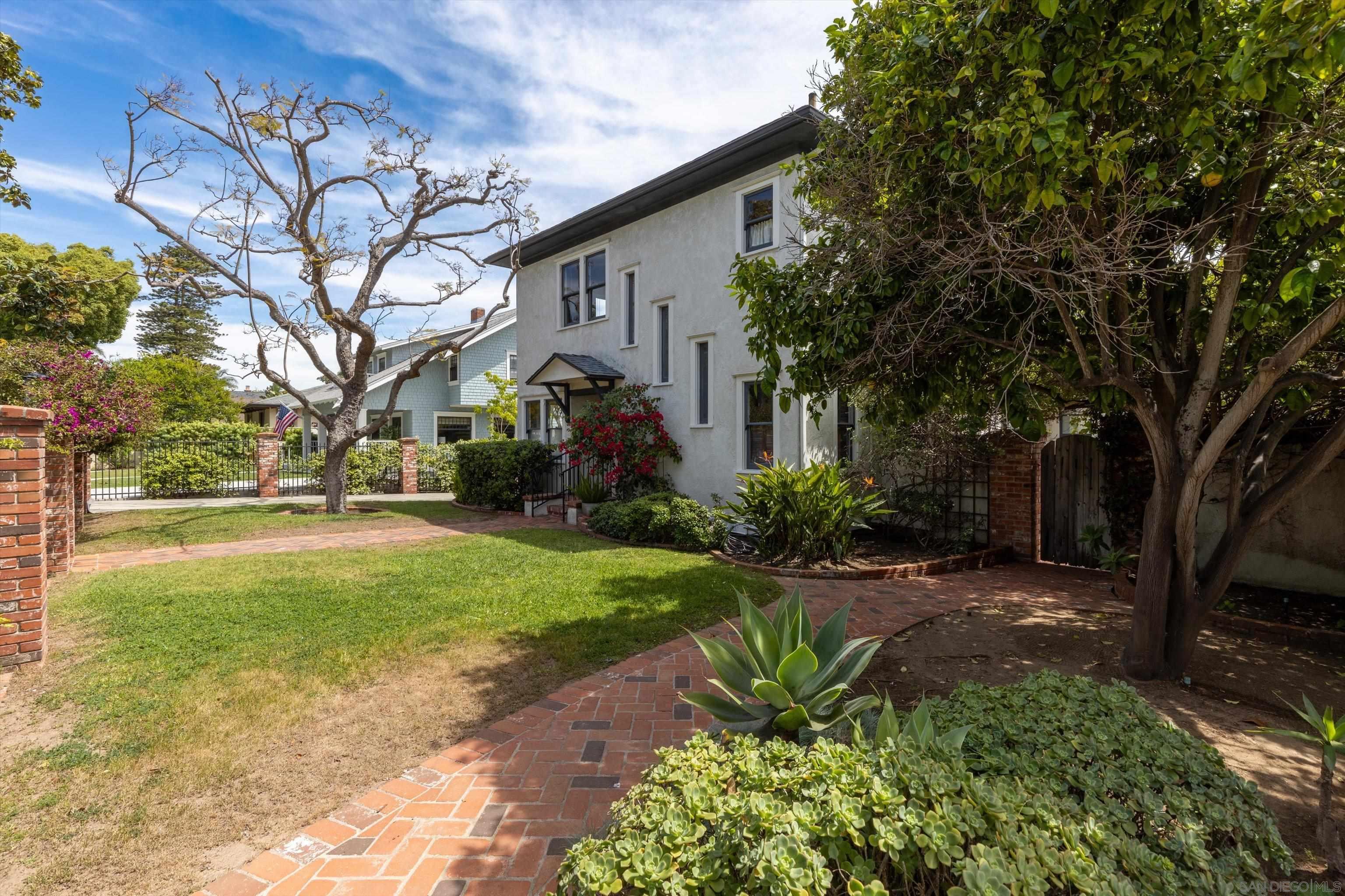 Detail Gallery Image 3 of 57 For 557  a Ave., Coronado,  CA 92118 - 3 Beds | 2/1 Baths