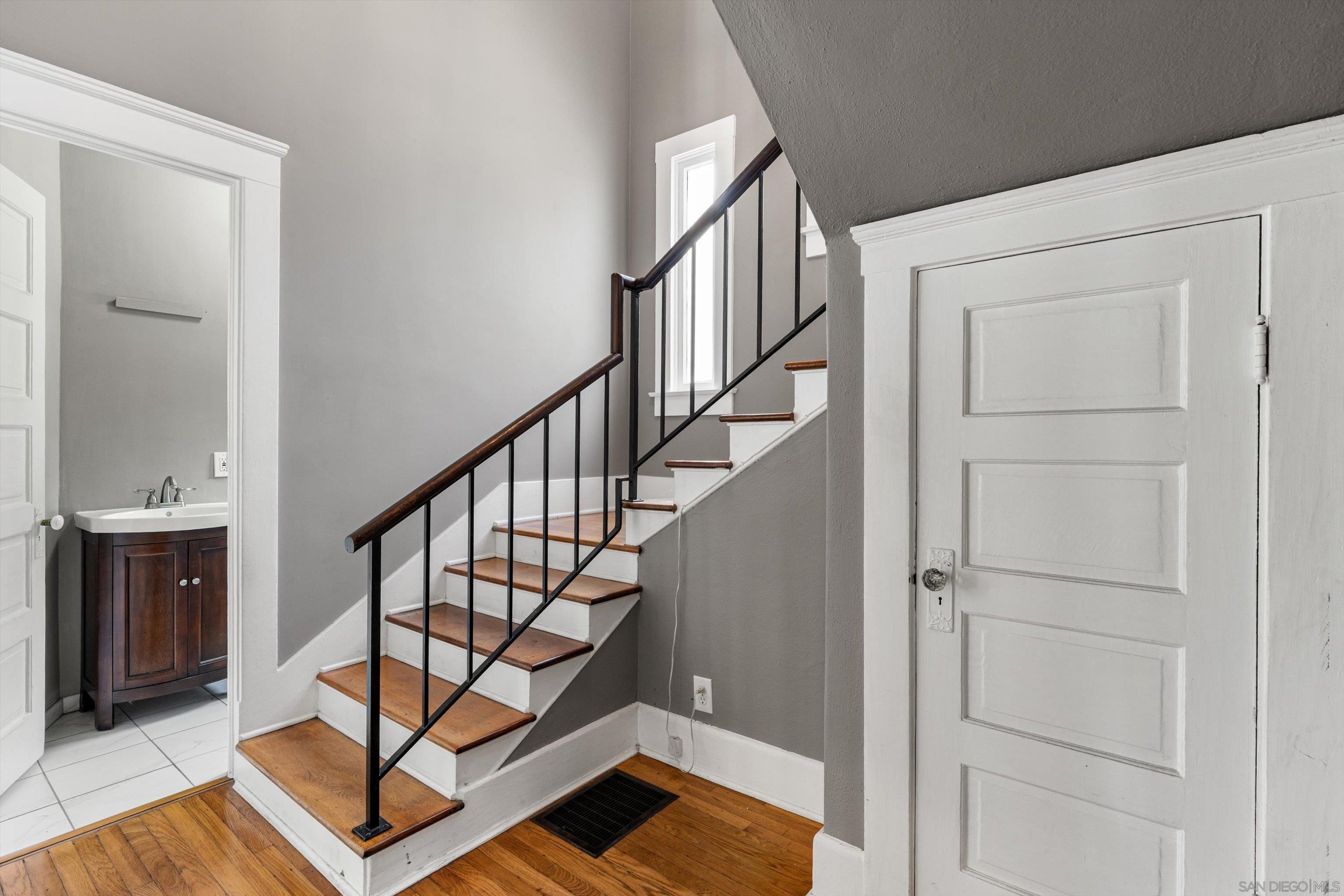 Detail Gallery Image 22 of 57 For 557  a Ave., Coronado,  CA 92118 - 3 Beds | 2/1 Baths