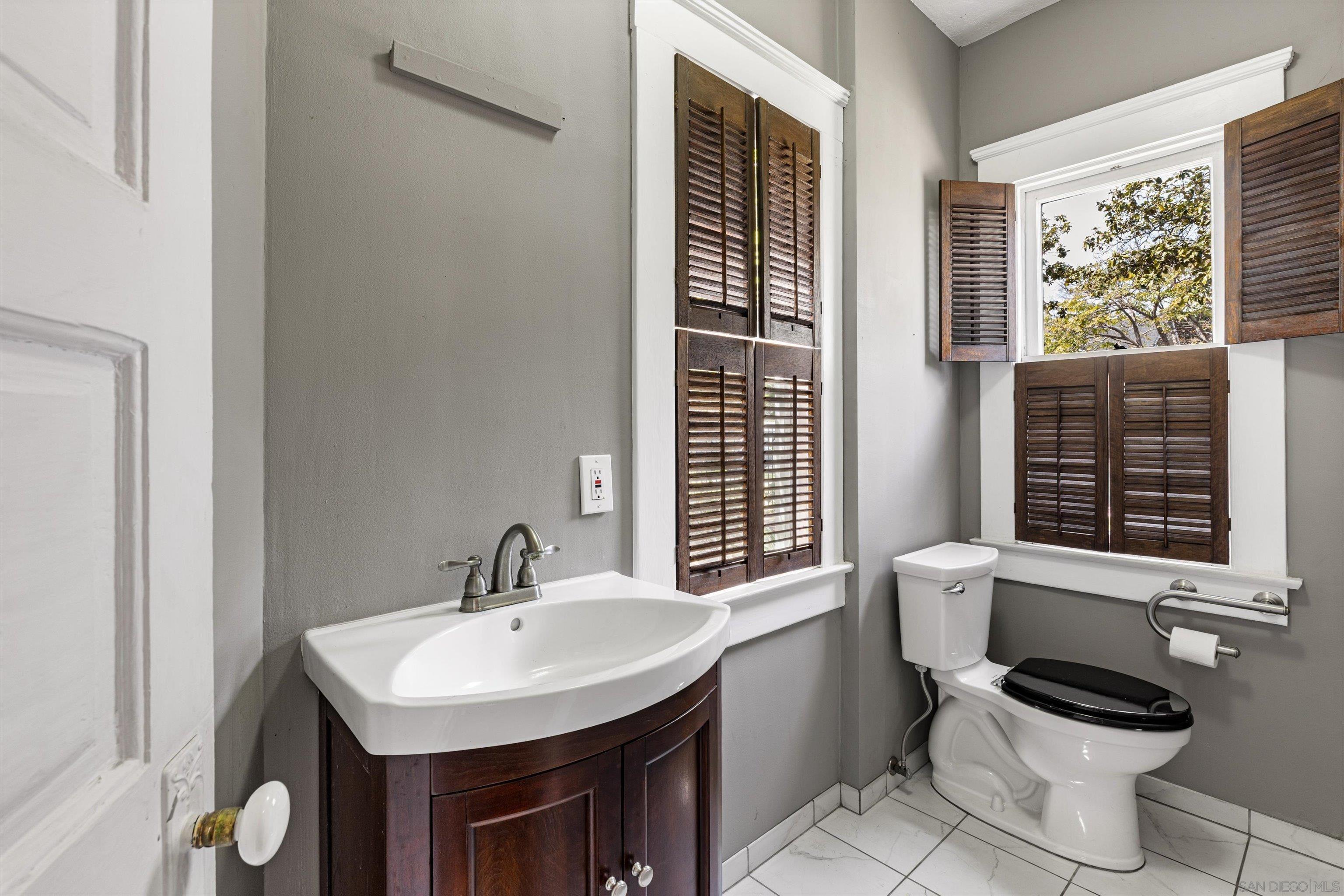 Detail Gallery Image 23 of 57 For 557  a Ave., Coronado,  CA 92118 - 3 Beds | 2/1 Baths