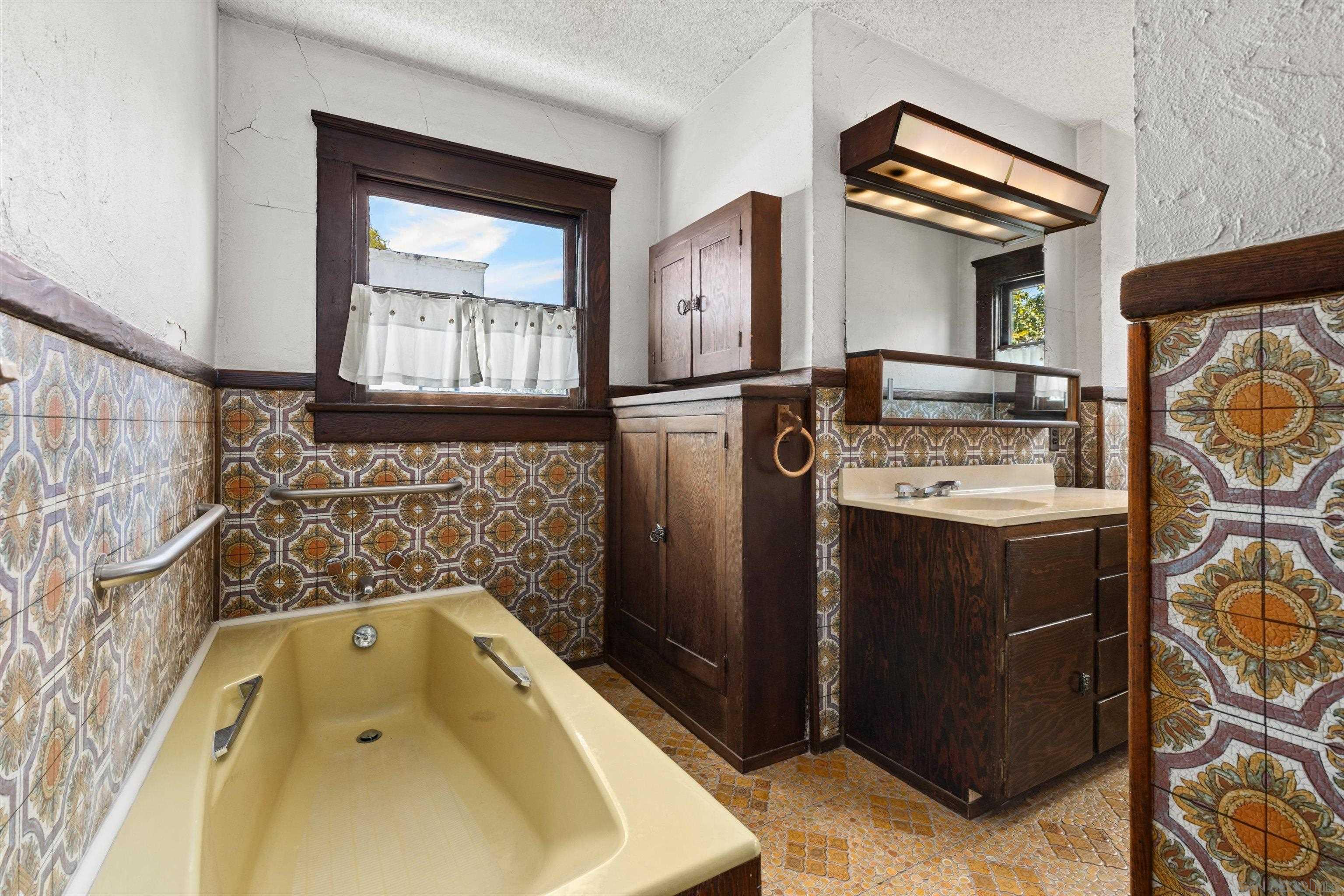 Detail Gallery Image 26 of 57 For 557  a Ave., Coronado,  CA 92118 - 3 Beds | 2/1 Baths