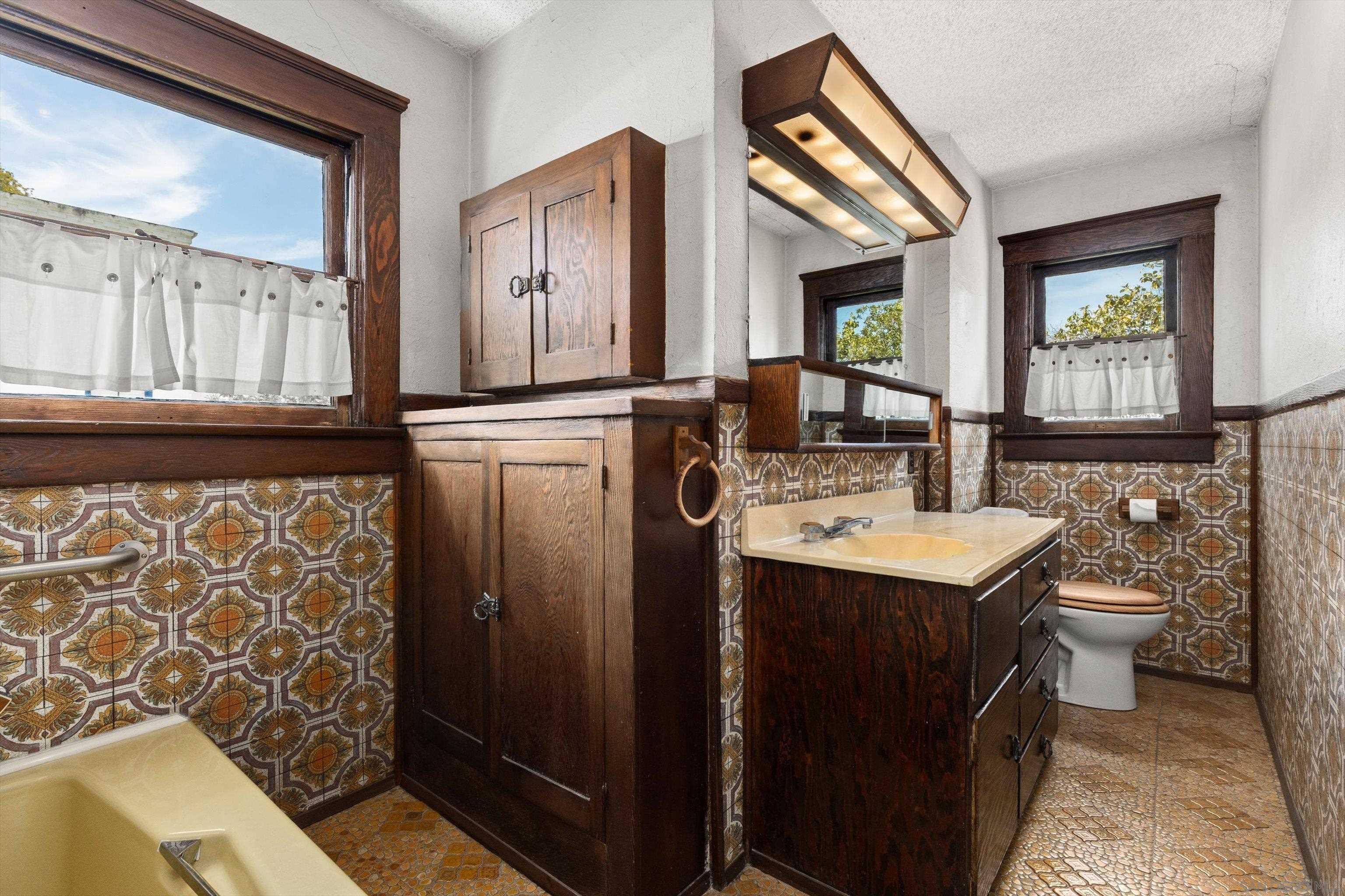 Detail Gallery Image 27 of 57 For 557  a Ave., Coronado,  CA 92118 - 3 Beds | 2/1 Baths