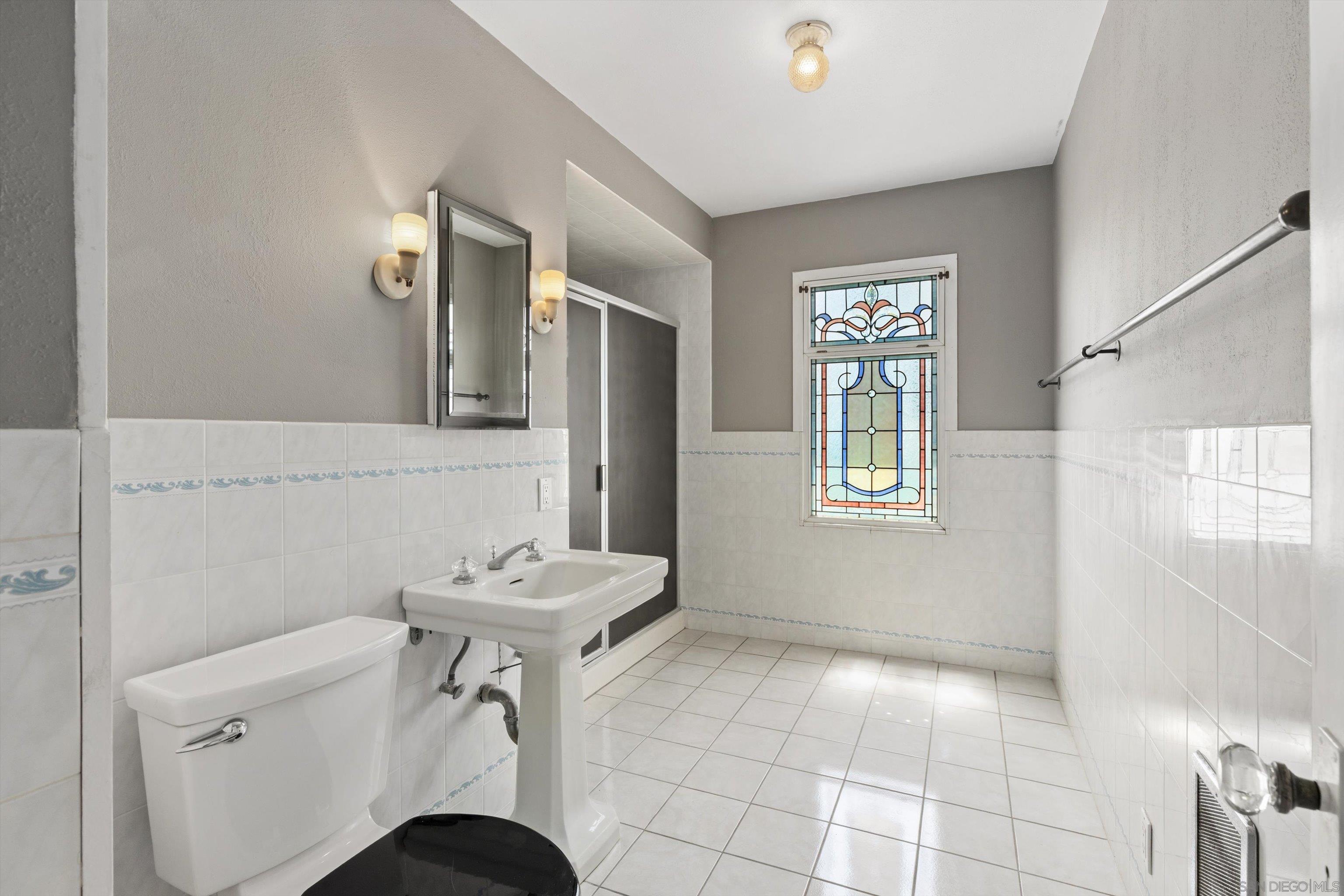 Detail Gallery Image 29 of 57 For 557  a Ave., Coronado,  CA 92118 - 3 Beds | 2/1 Baths