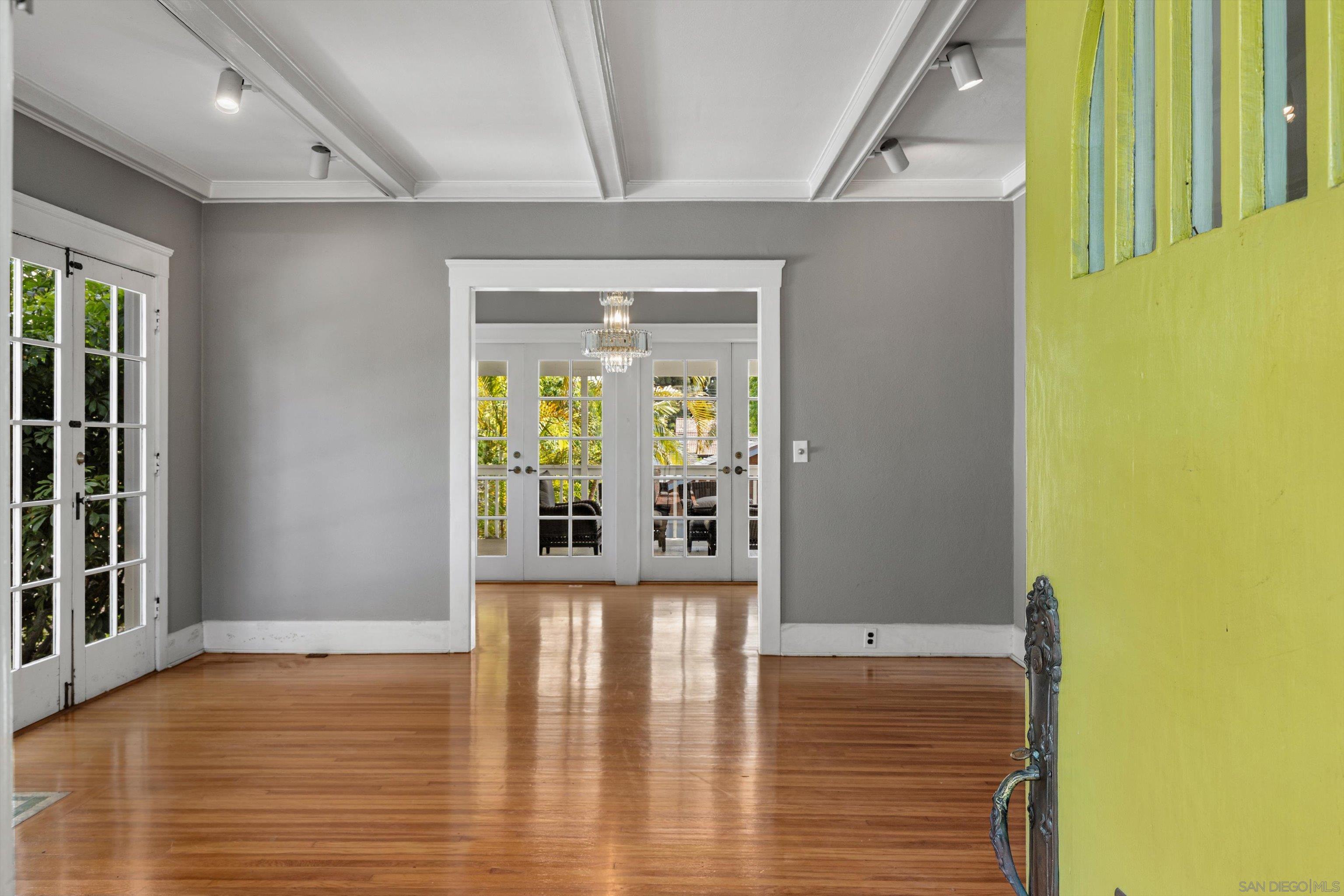 Detail Gallery Image 5 of 57 For 557  a Ave., Coronado,  CA 92118 - 3 Beds | 2/1 Baths