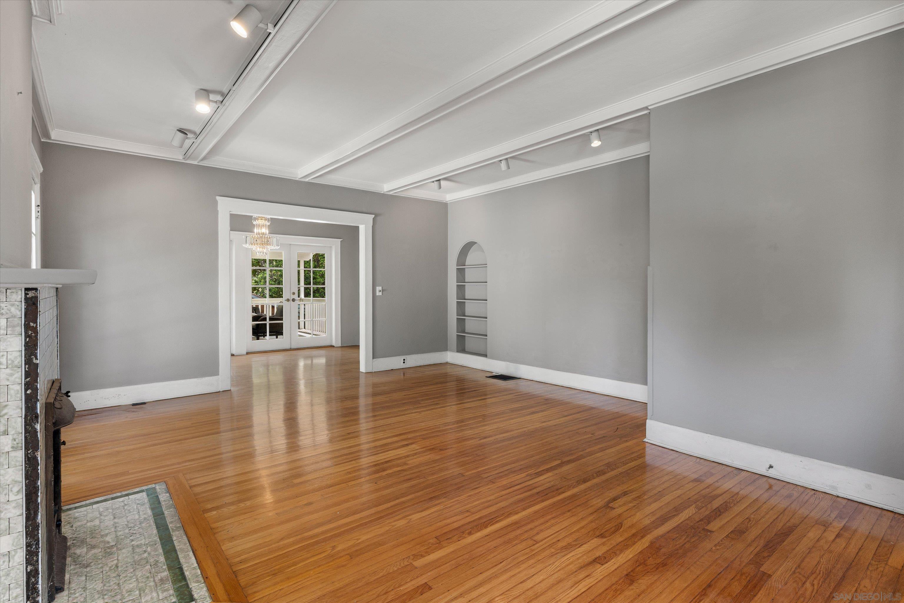 Detail Gallery Image 6 of 57 For 557  a Ave., Coronado,  CA 92118 - 3 Beds | 2/1 Baths