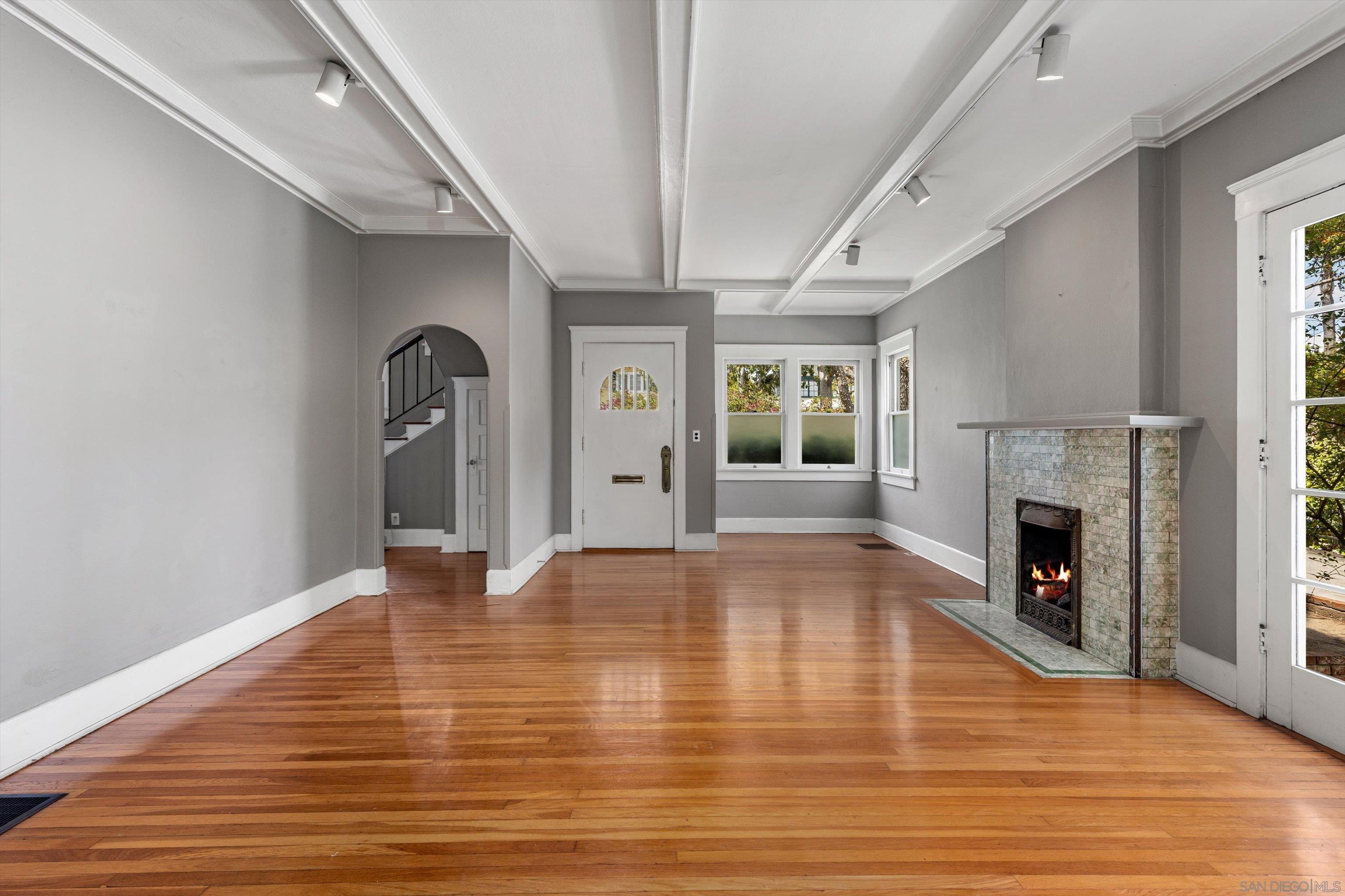 Detail Gallery Image 8 of 57 For 557  a Ave., Coronado,  CA 92118 - 3 Beds | 2/1 Baths