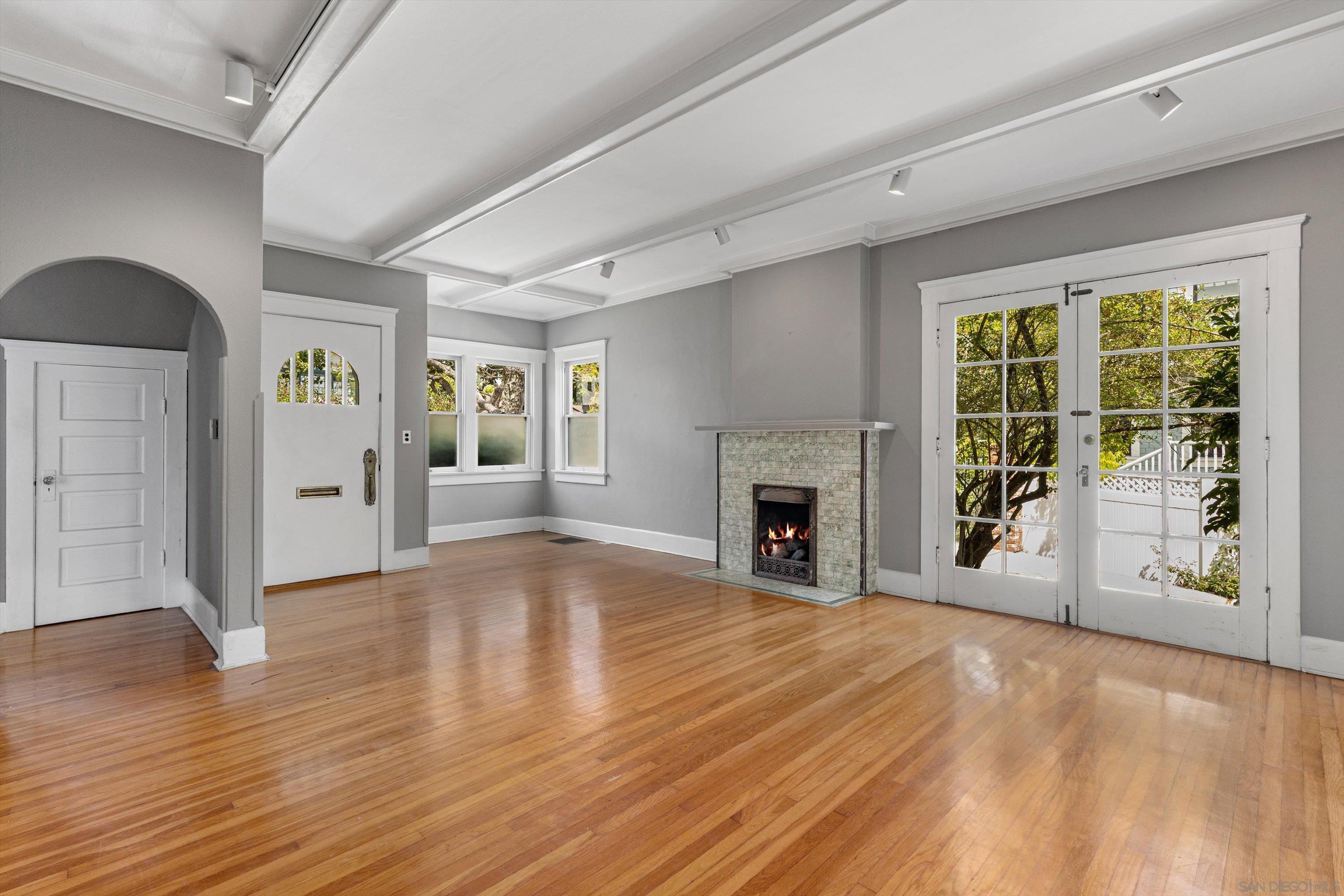 Detail Gallery Image 9 of 57 For 557  a Ave., Coronado,  CA 92118 - 3 Beds | 2/1 Baths