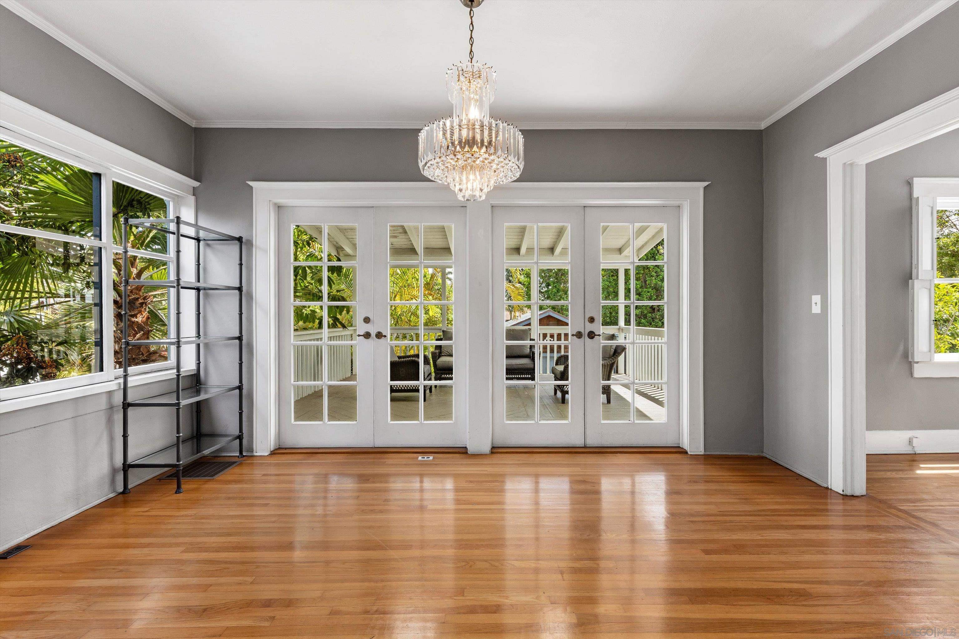 Detail Gallery Image 10 of 57 For 557  a Ave., Coronado,  CA 92118 - 3 Beds | 2/1 Baths