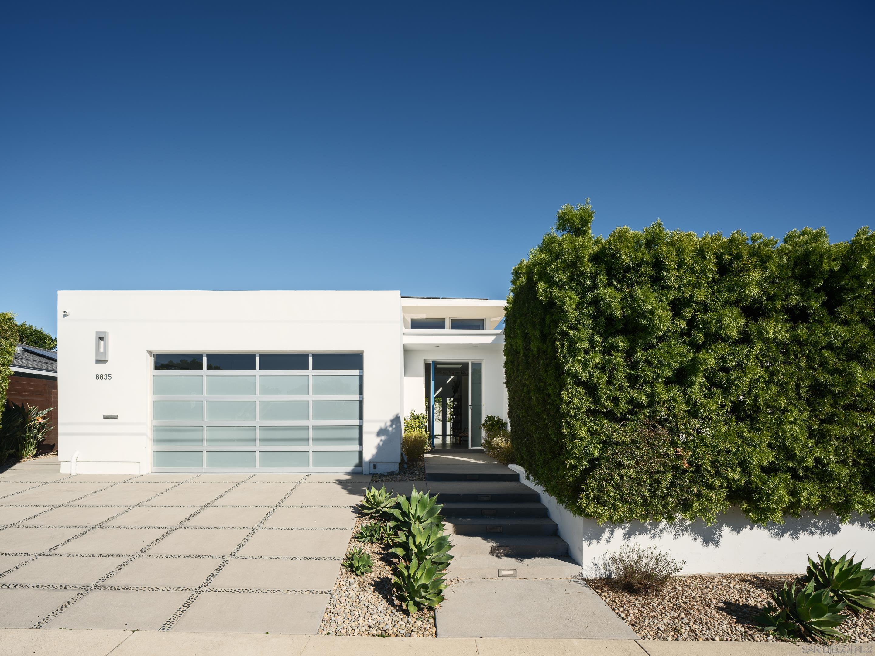 Detail Gallery Image 2 of 39 For 8835  Robin Hood Ln, La Jolla,  CA 92037 - 4 Beds | 4/1 Baths