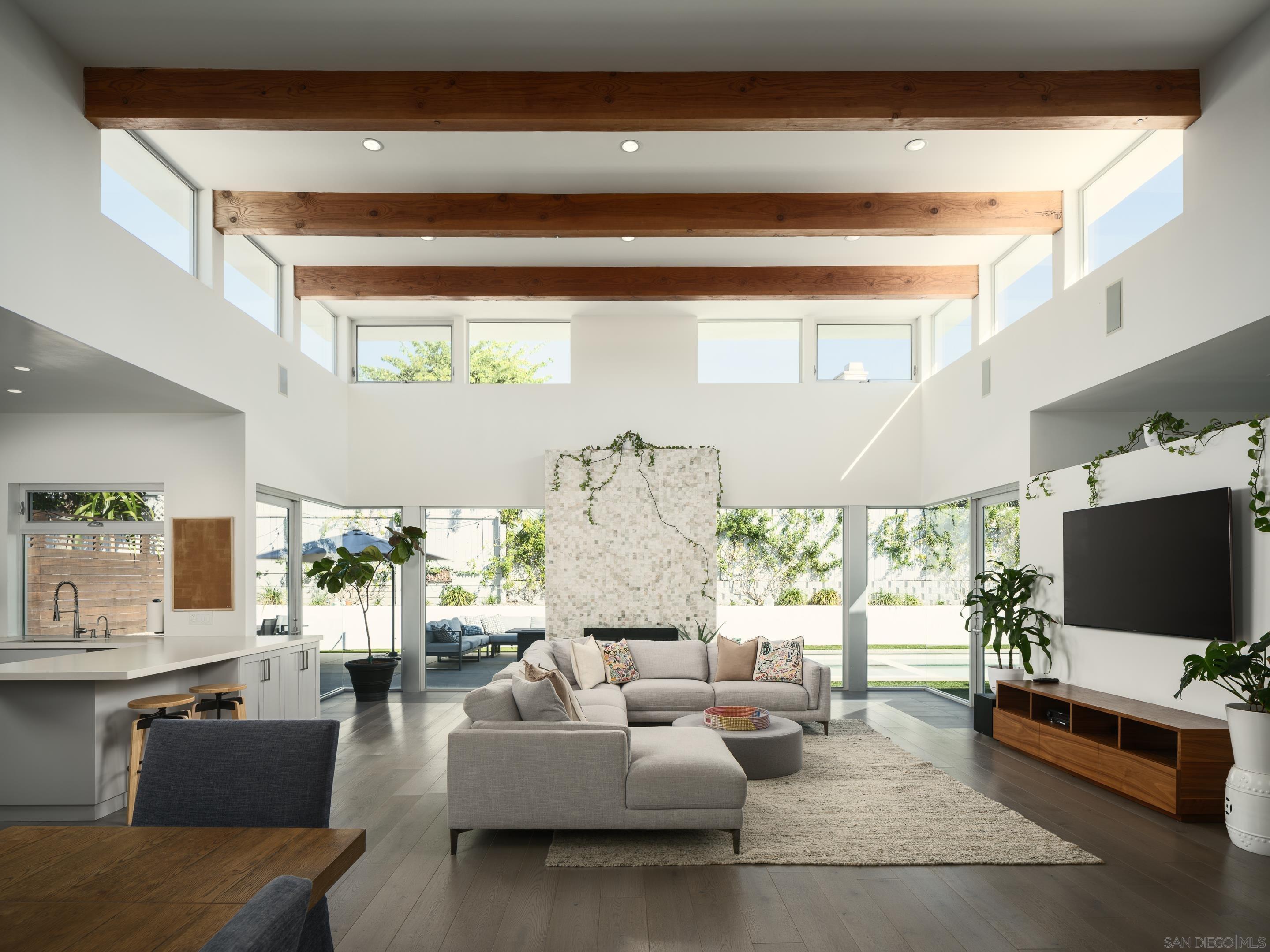 Detail Gallery Image 14 of 39 For 8835  Robin Hood Ln, La Jolla,  CA 92037 - 4 Beds | 4/1 Baths