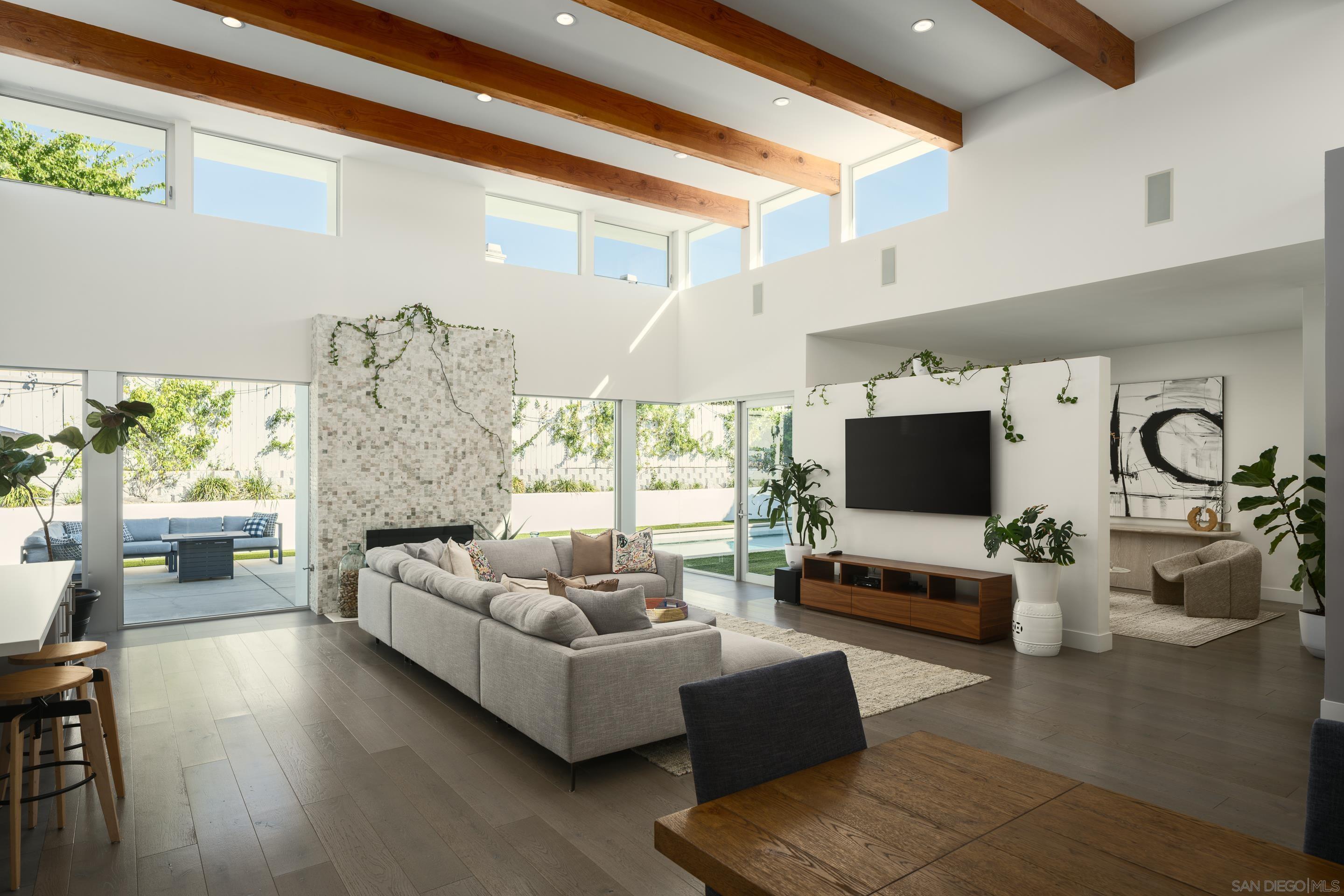 Detail Gallery Image 15 of 39 For 8835  Robin Hood Ln, La Jolla,  CA 92037 - 4 Beds | 4/1 Baths