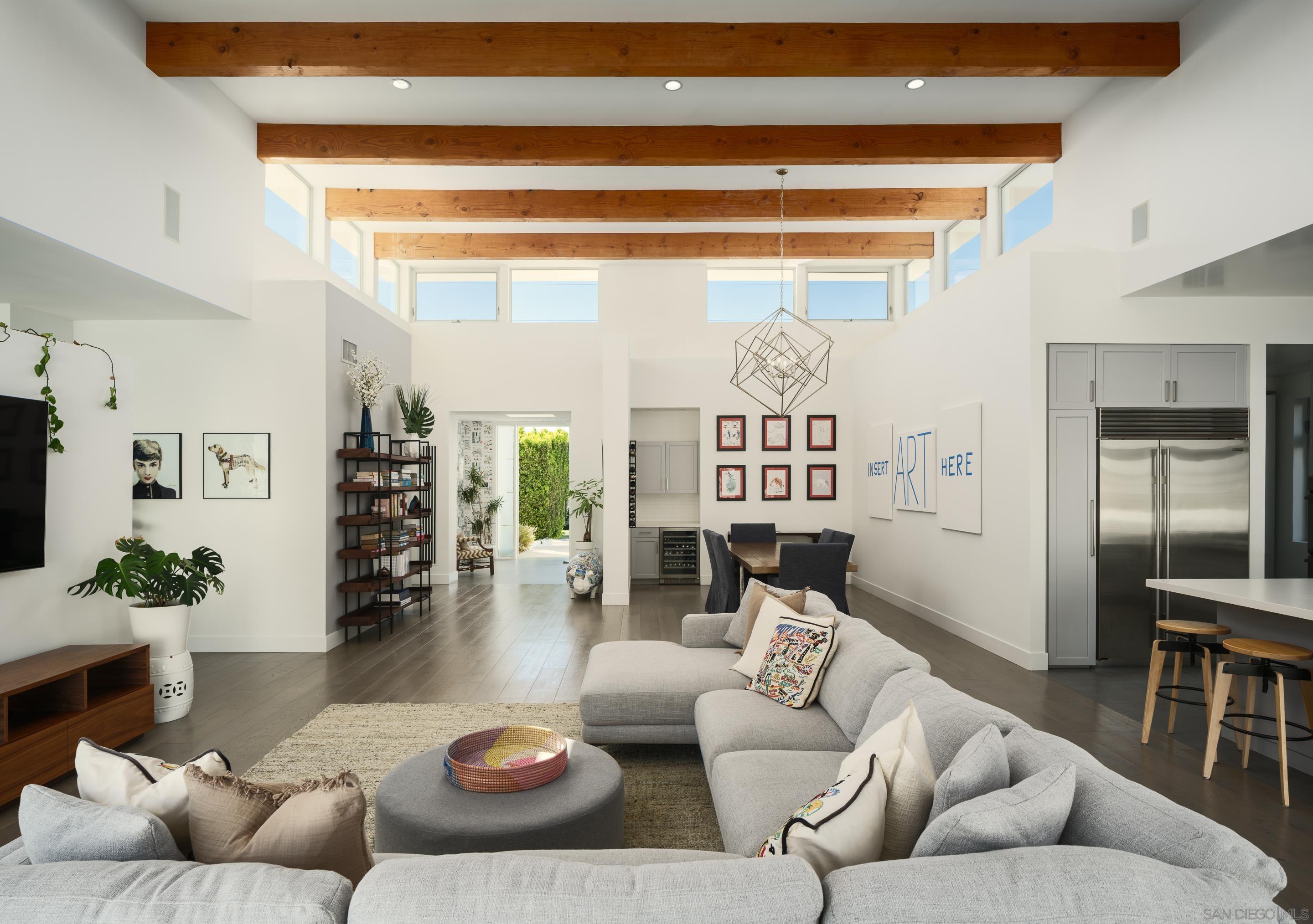 Detail Gallery Image 16 of 39 For 8835  Robin Hood Ln, La Jolla,  CA 92037 - 4 Beds | 4/1 Baths