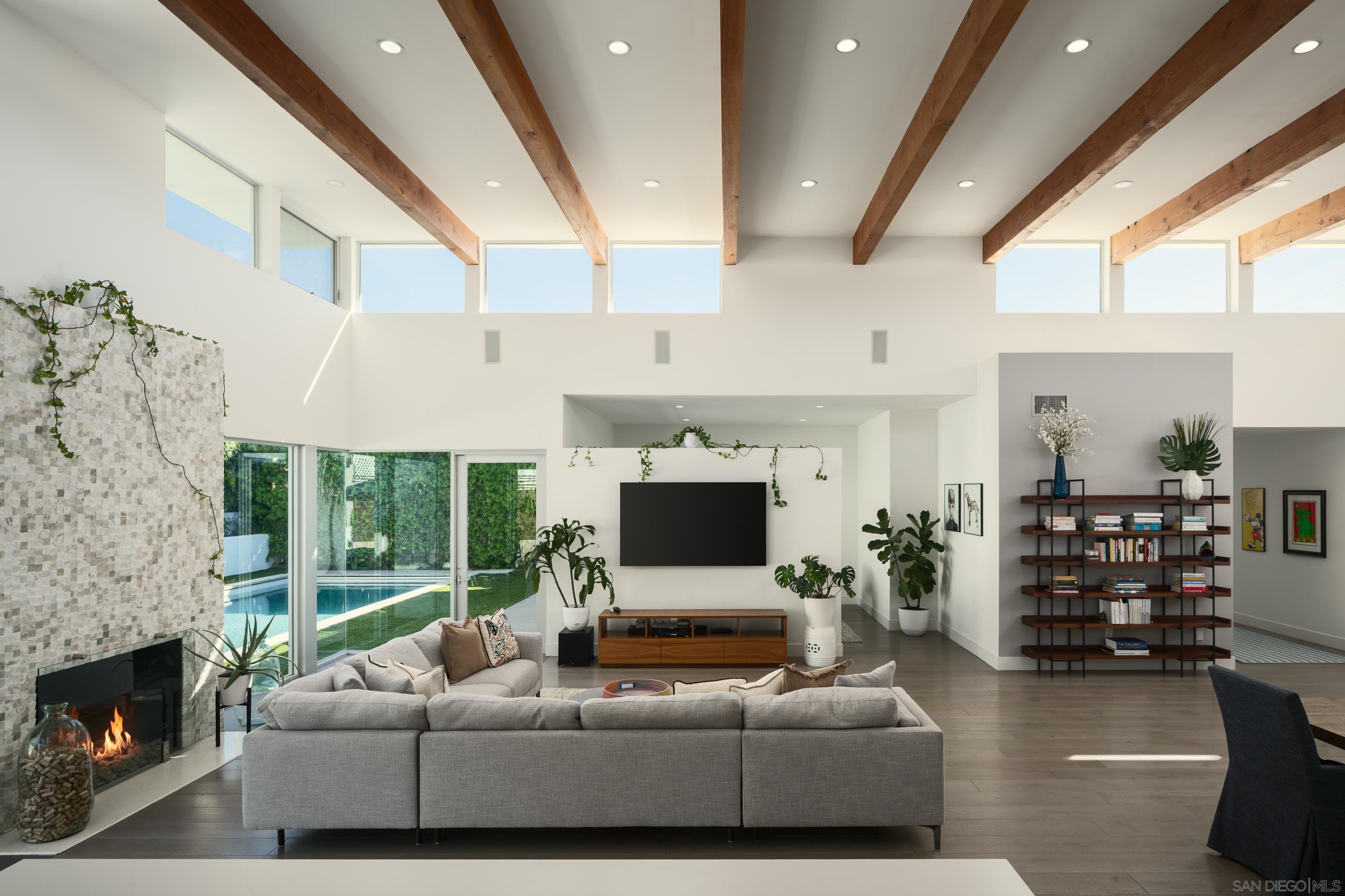 Detail Gallery Image 18 of 39 For 8835  Robin Hood Ln, La Jolla,  CA 92037 - 4 Beds | 4/1 Baths