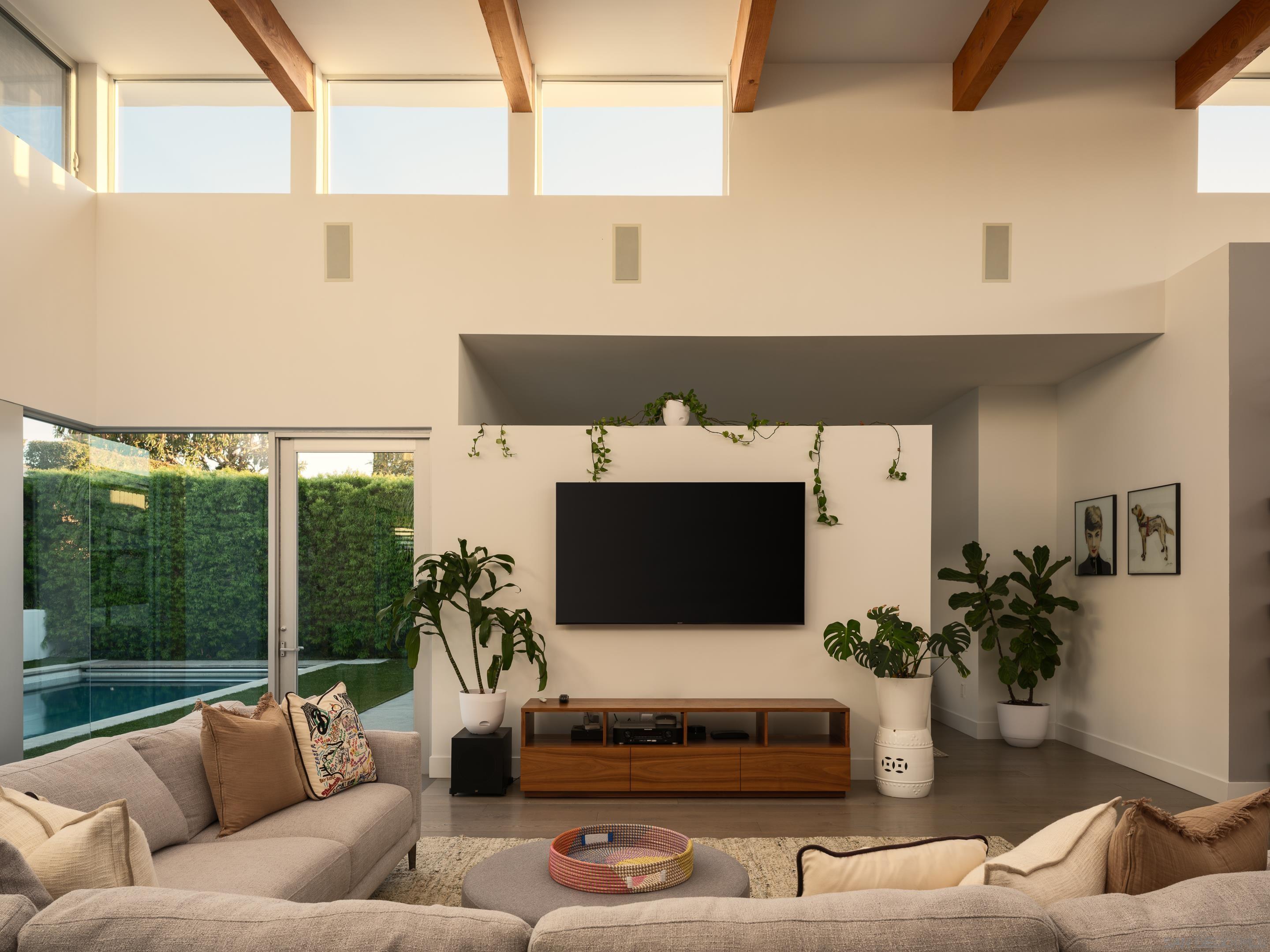 Detail Gallery Image 19 of 39 For 8835  Robin Hood Ln, La Jolla,  CA 92037 - 4 Beds | 4/1 Baths