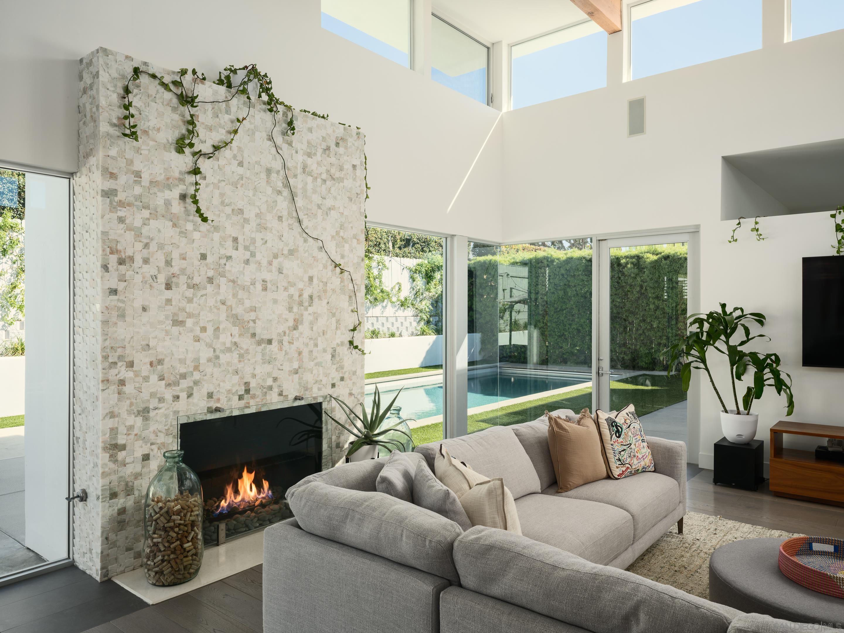 Detail Gallery Image 21 of 39 For 8835  Robin Hood Ln, La Jolla,  CA 92037 - 4 Beds | 4/1 Baths