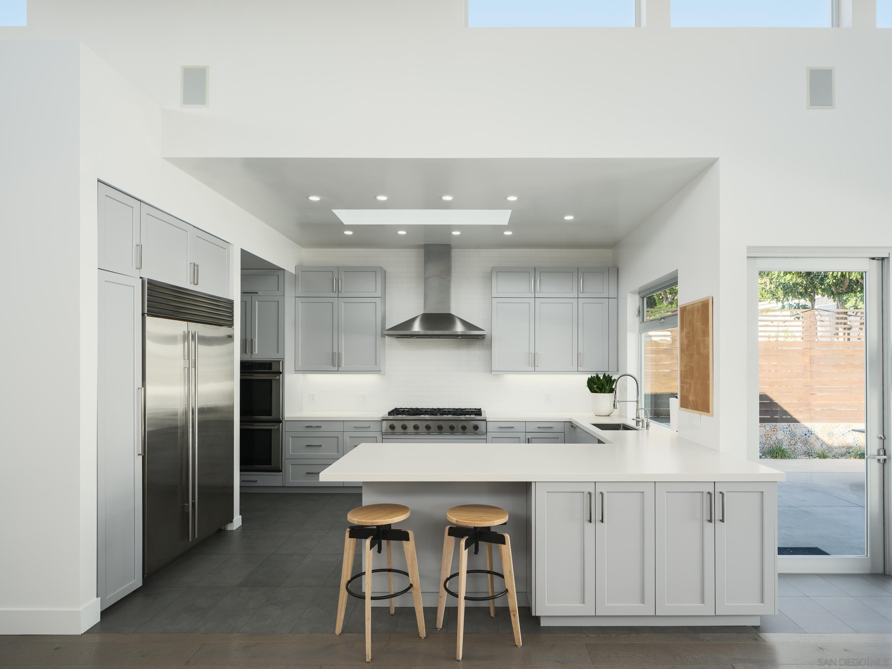 Detail Gallery Image 22 of 39 For 8835  Robin Hood Ln, La Jolla,  CA 92037 - 4 Beds | 4/1 Baths