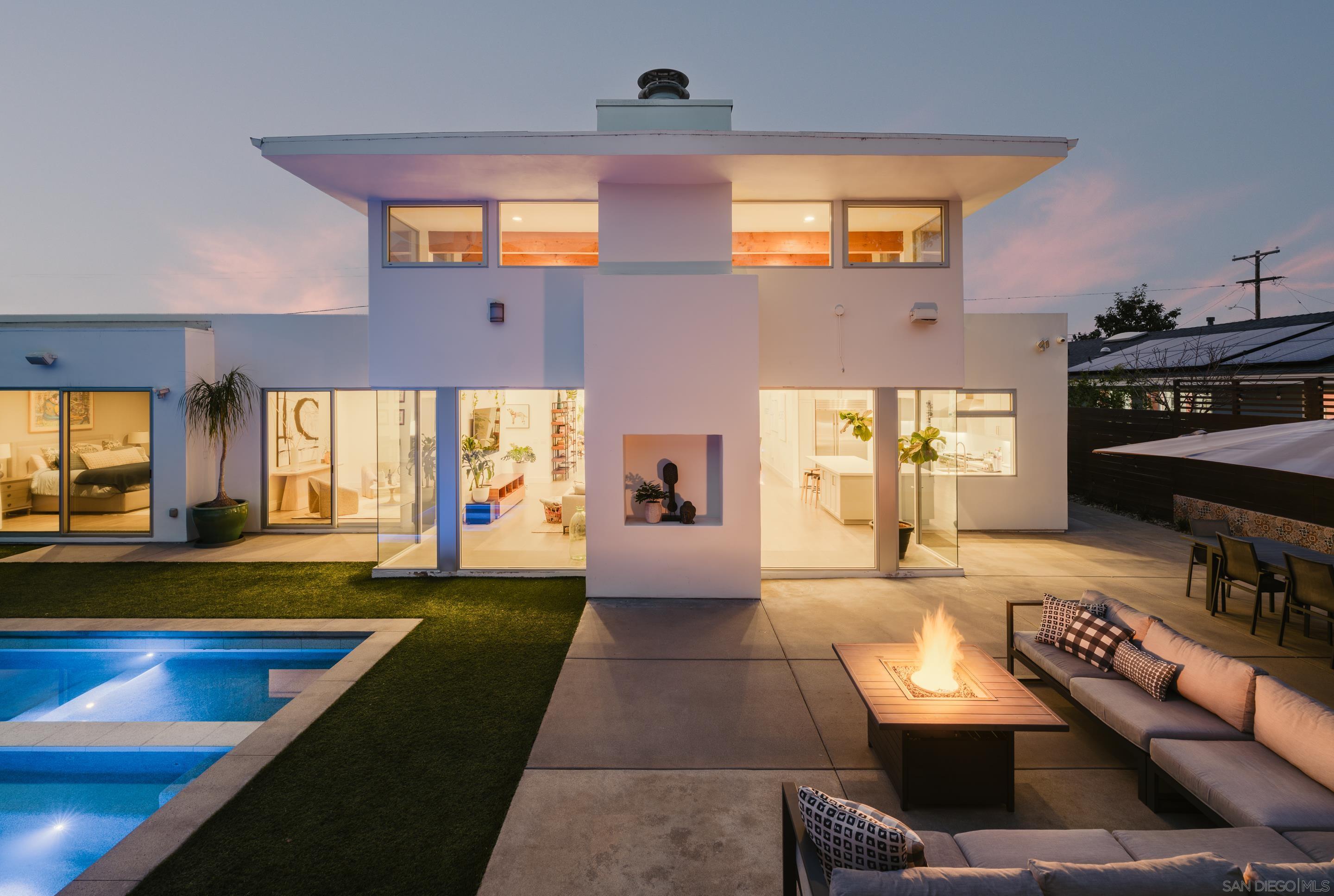 Detail Gallery Image 4 of 39 For 8835  Robin Hood Ln, La Jolla,  CA 92037 - 4 Beds | 4/1 Baths