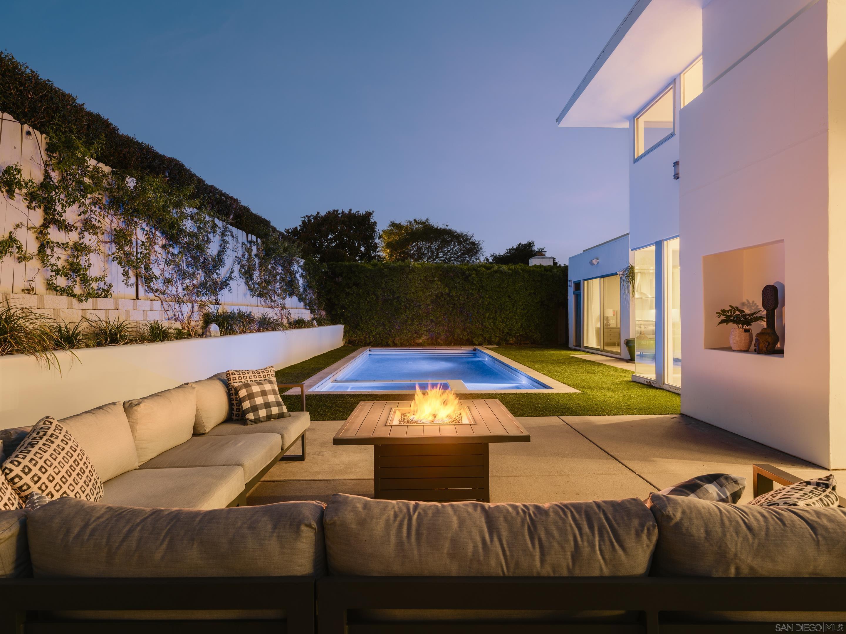 Detail Gallery Image 5 of 39 For 8835  Robin Hood Ln, La Jolla,  CA 92037 - 4 Beds | 4/1 Baths