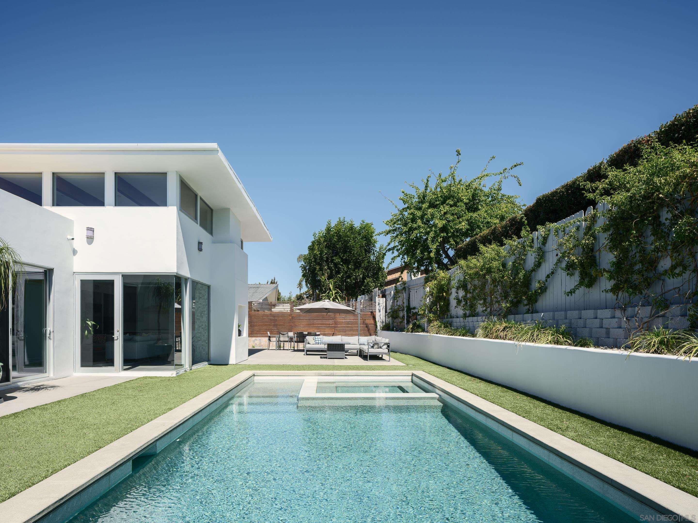 Detail Gallery Image 7 of 39 For 8835  Robin Hood Ln, La Jolla,  CA 92037 - 4 Beds | 4/1 Baths