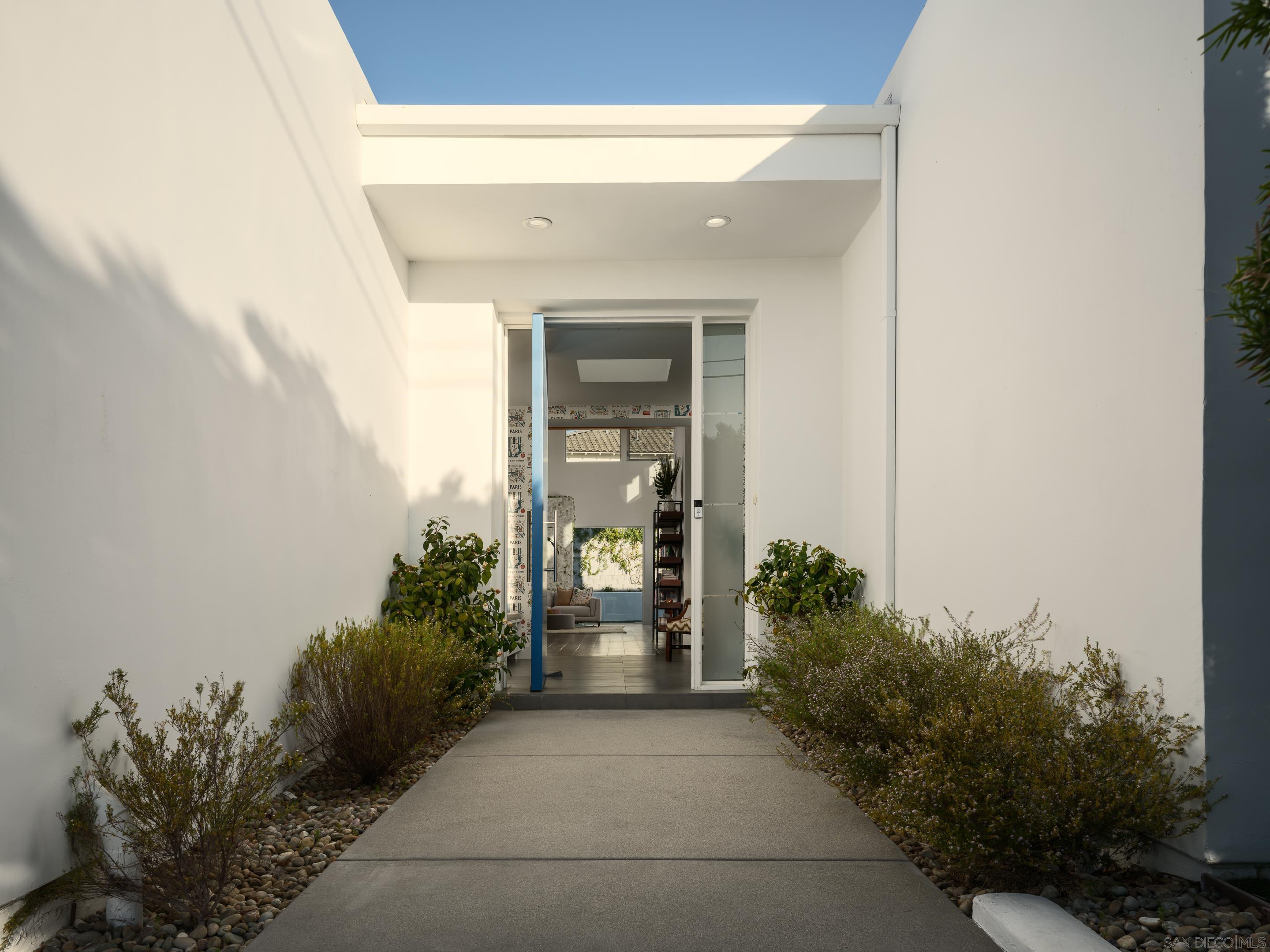 Detail Gallery Image 10 of 39 For 8835  Robin Hood Ln, La Jolla,  CA 92037 - 4 Beds | 4/1 Baths