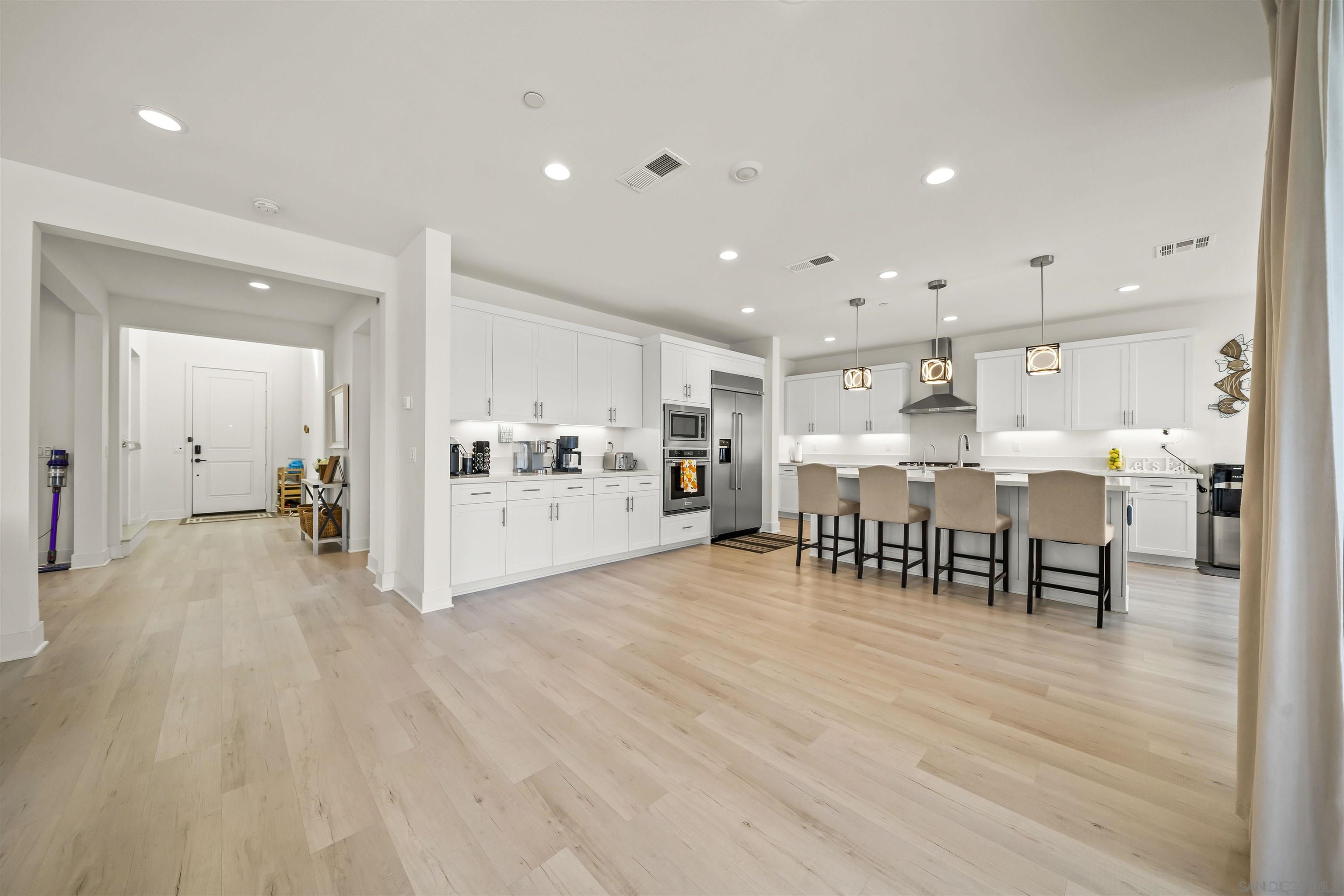 Detail Gallery Image 2 of 58 For 2183  Paseo Levanten, Chula Vista,  CA 91913 - 4 Beds | 3/1 Baths