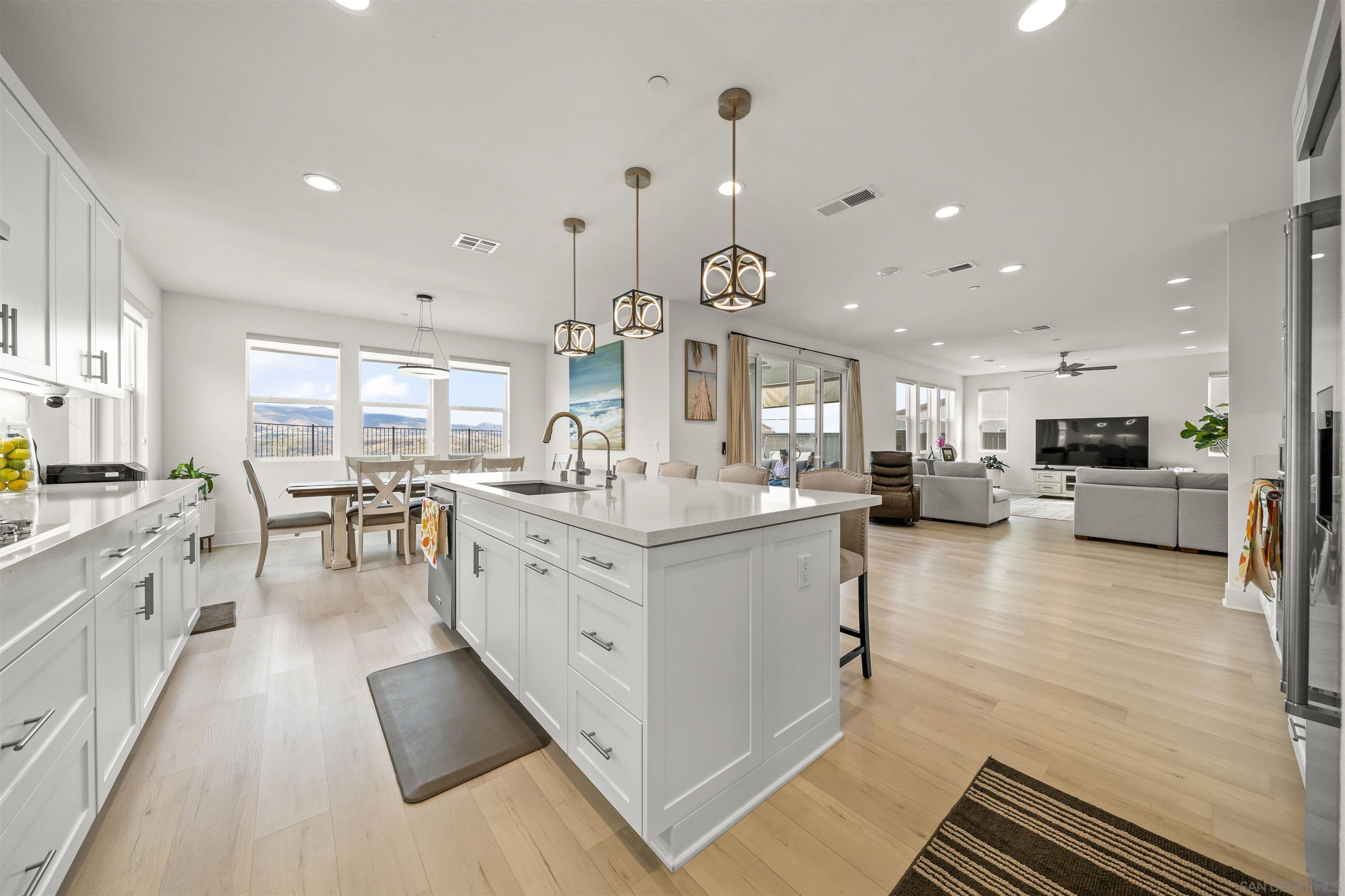 Detail Gallery Image 16 of 58 For 2183  Paseo Levanten, Chula Vista,  CA 91913 - 4 Beds | 3/1 Baths