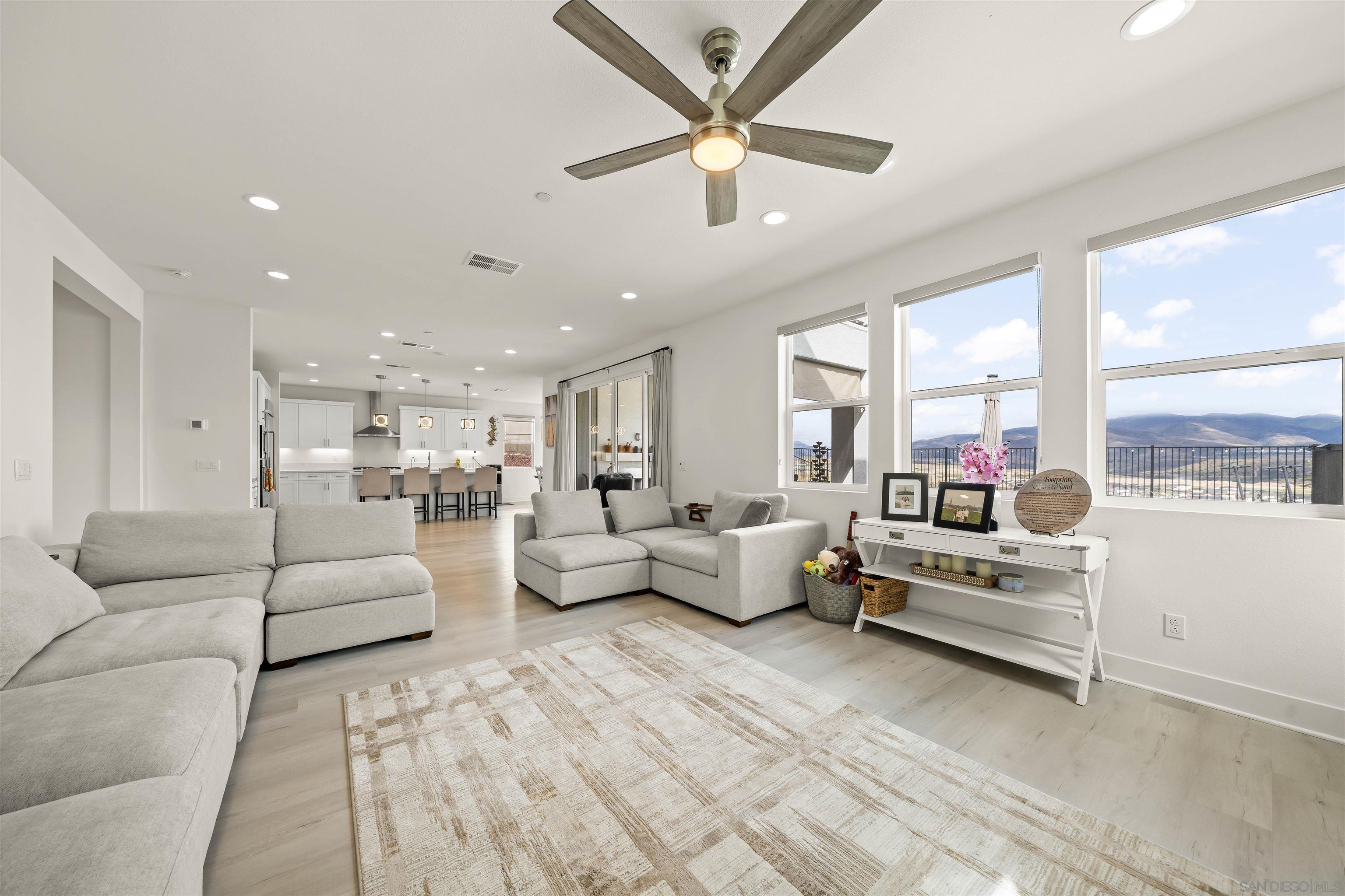 Detail Gallery Image 18 of 58 For 2183  Paseo Levanten, Chula Vista,  CA 91913 - 4 Beds | 3/1 Baths