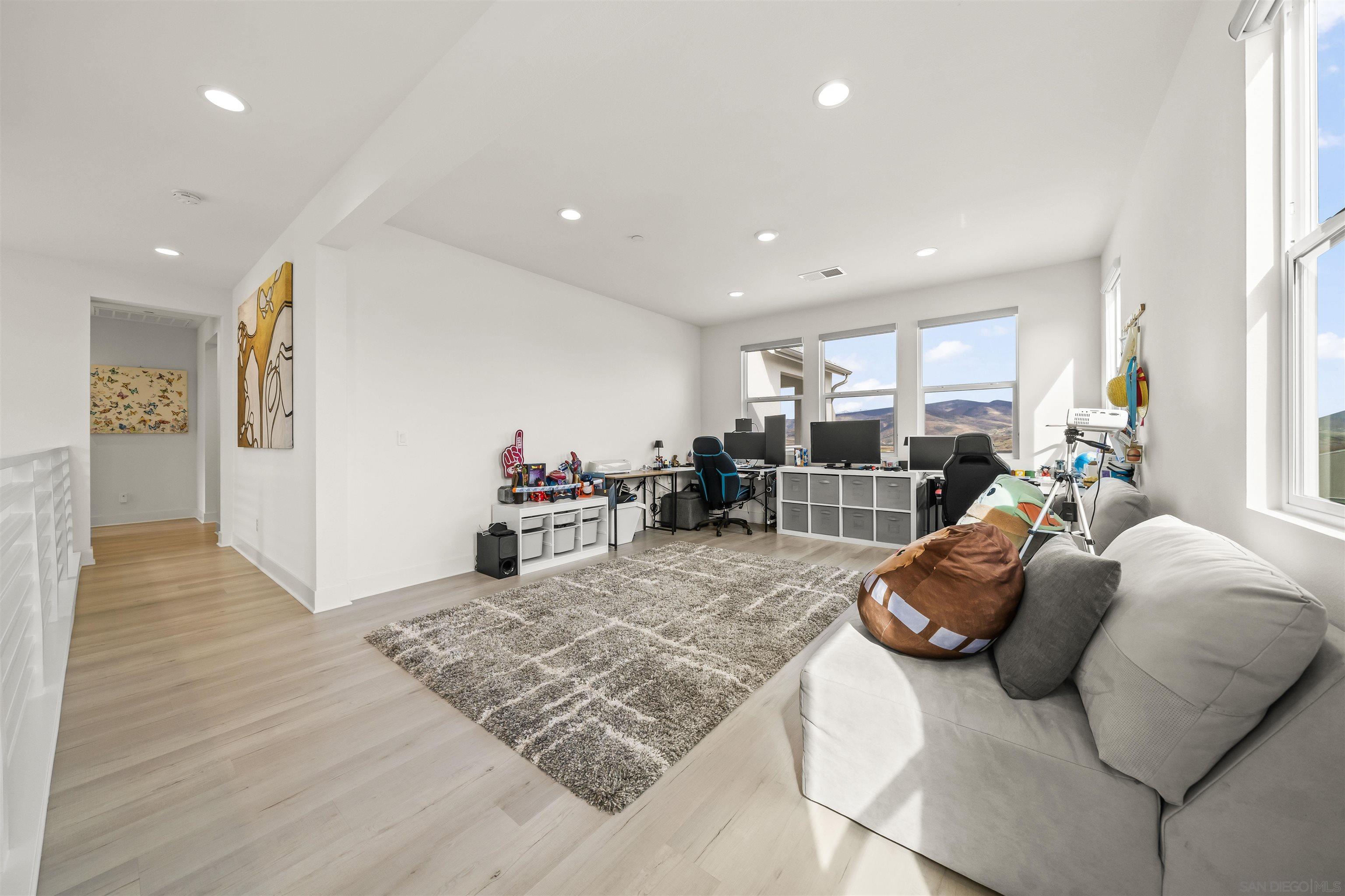 Detail Gallery Image 22 of 58 For 2183  Paseo Levanten, Chula Vista,  CA 91913 - 4 Beds | 3/1 Baths