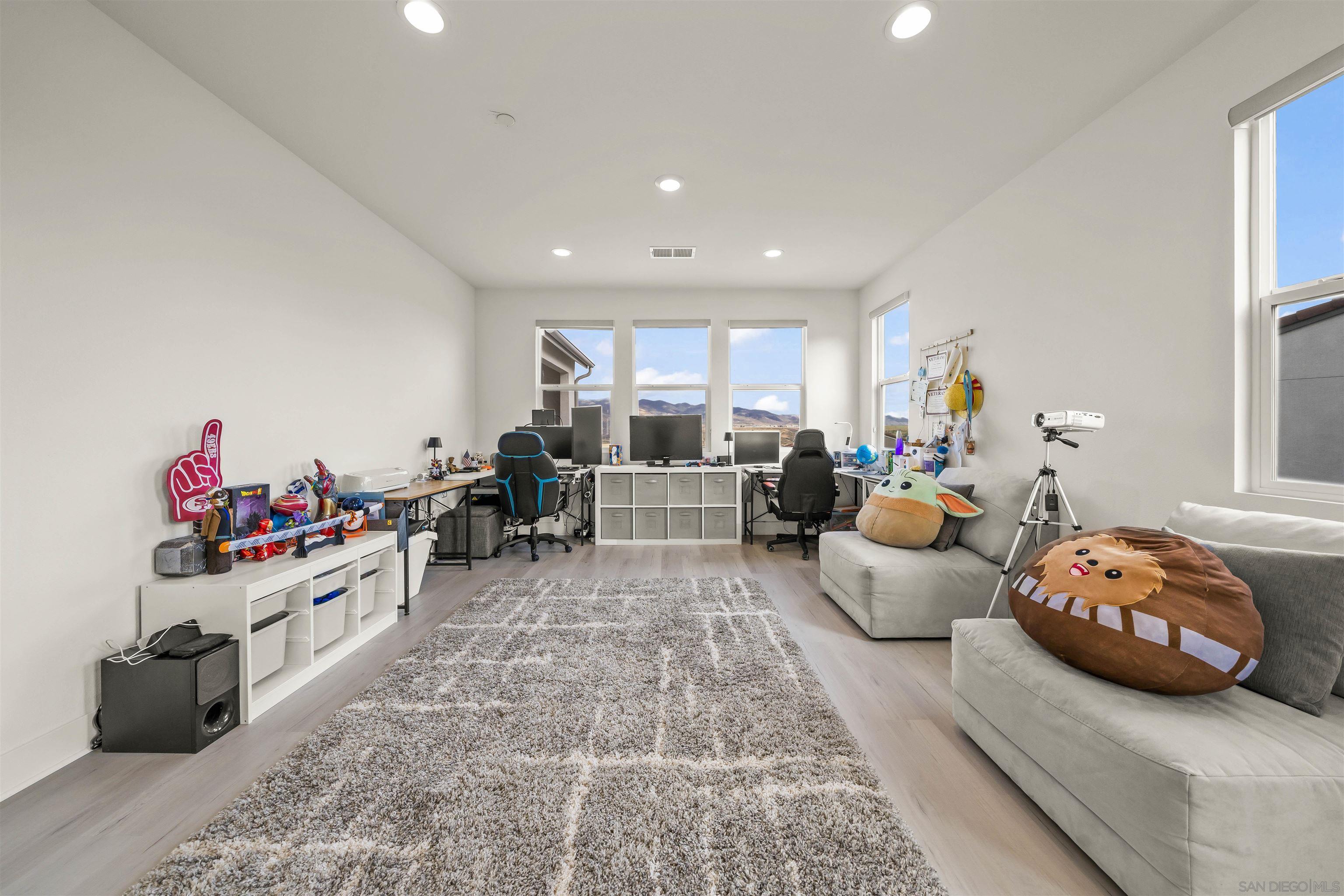 Detail Gallery Image 23 of 58 For 2183  Paseo Levanten, Chula Vista,  CA 91913 - 4 Beds | 3/1 Baths