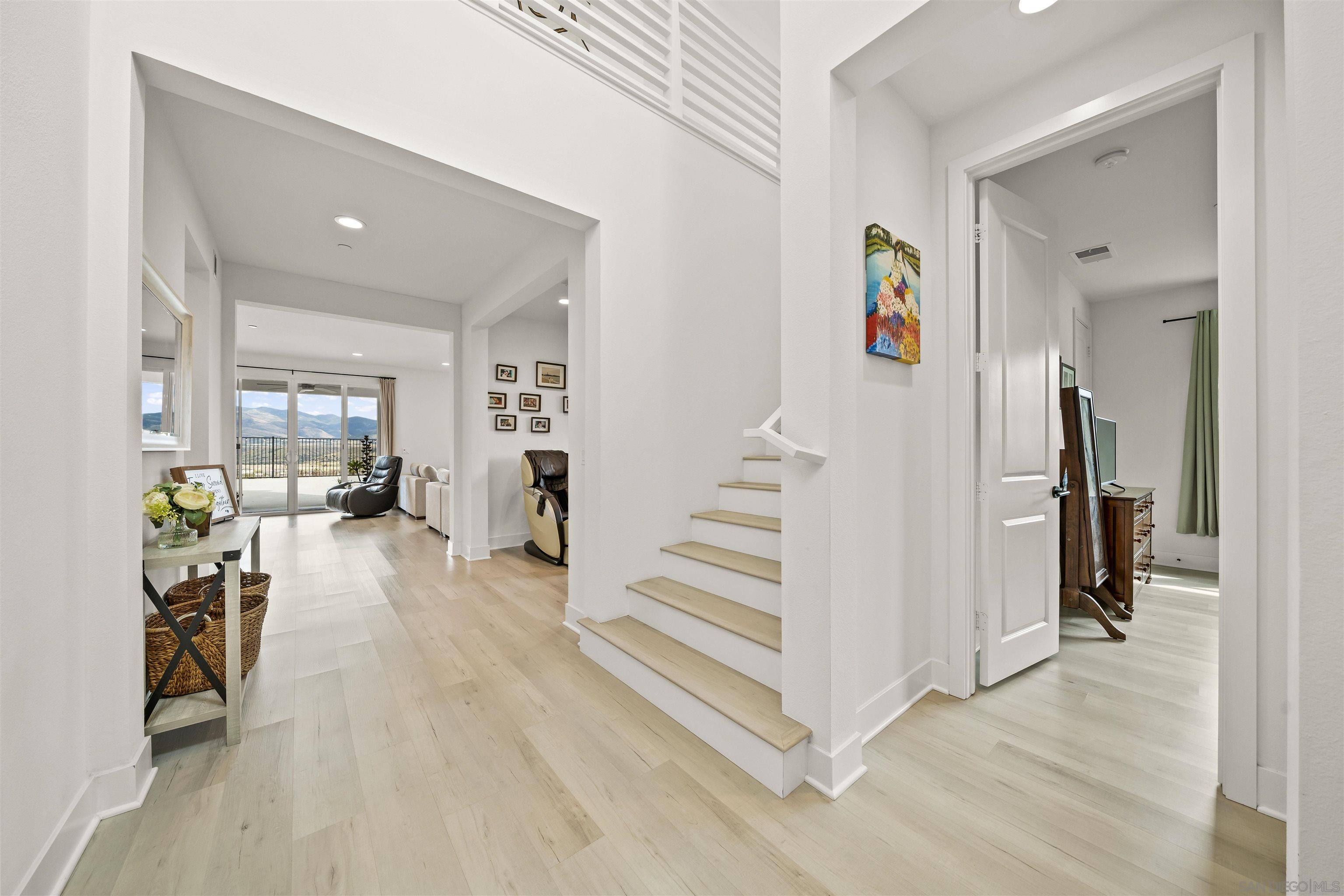 Detail Gallery Image 5 of 58 For 2183  Paseo Levanten, Chula Vista,  CA 91913 - 4 Beds | 3/1 Baths