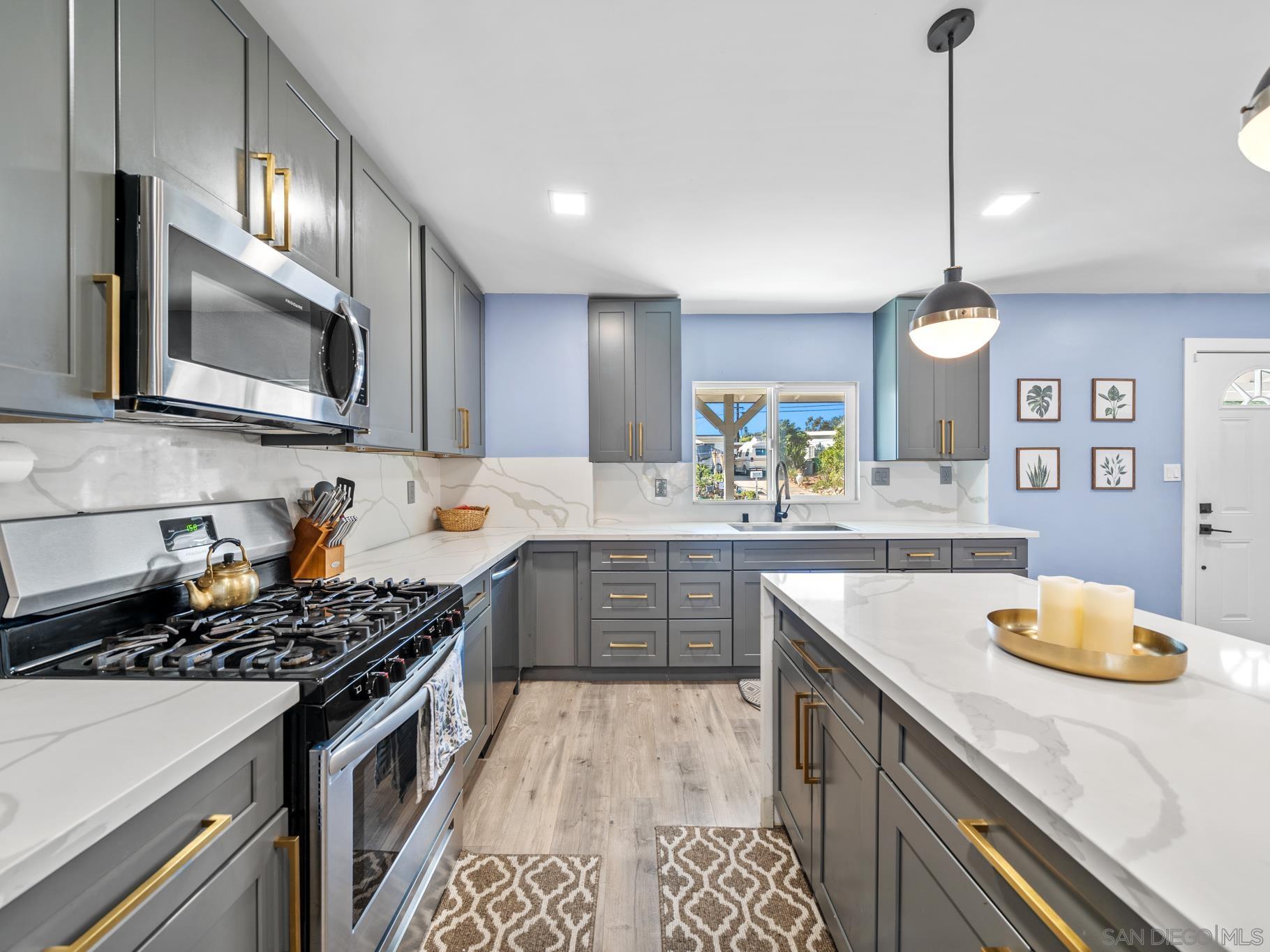 Detail Gallery Image 2 of 20 For 4259  View Place, San Diego,  CA 92115 - 3 Beds | 2 Baths