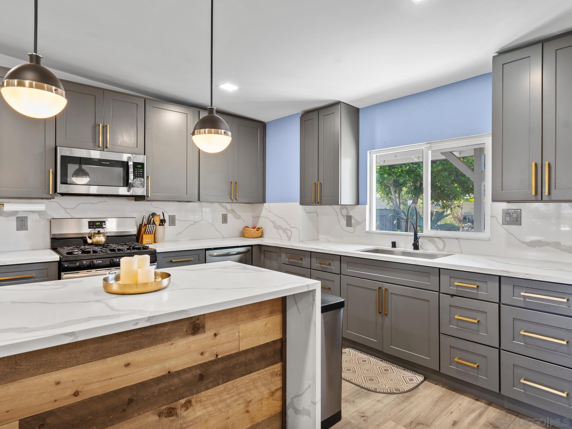 Detail Gallery Image 3 of 20 For 4259  View Place, San Diego,  CA 92115 - 3 Beds | 2 Baths