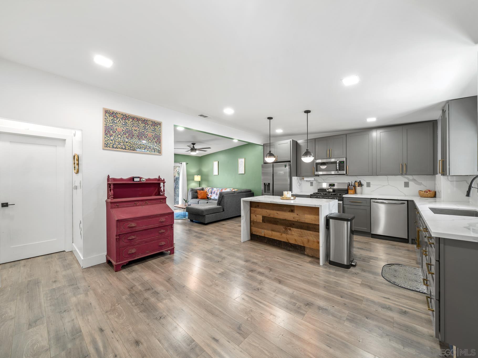 Detail Gallery Image 5 of 20 For 4259  View Place, San Diego,  CA 92115 - 3 Beds | 2 Baths