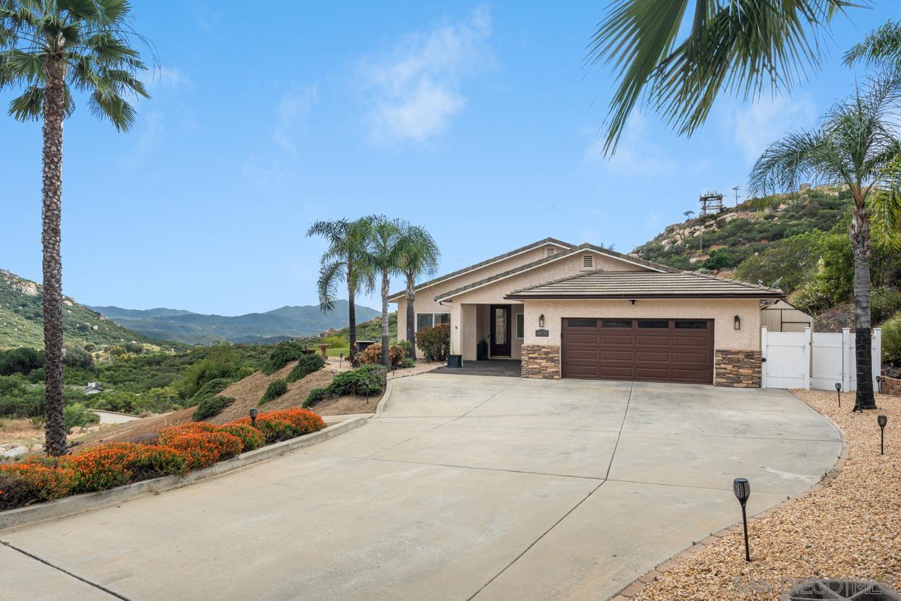 Detail Gallery Image 2 of 55 For 408  Alta Lane, El Cajon,  CA 92021 - 5 Beds | 4/1 Baths