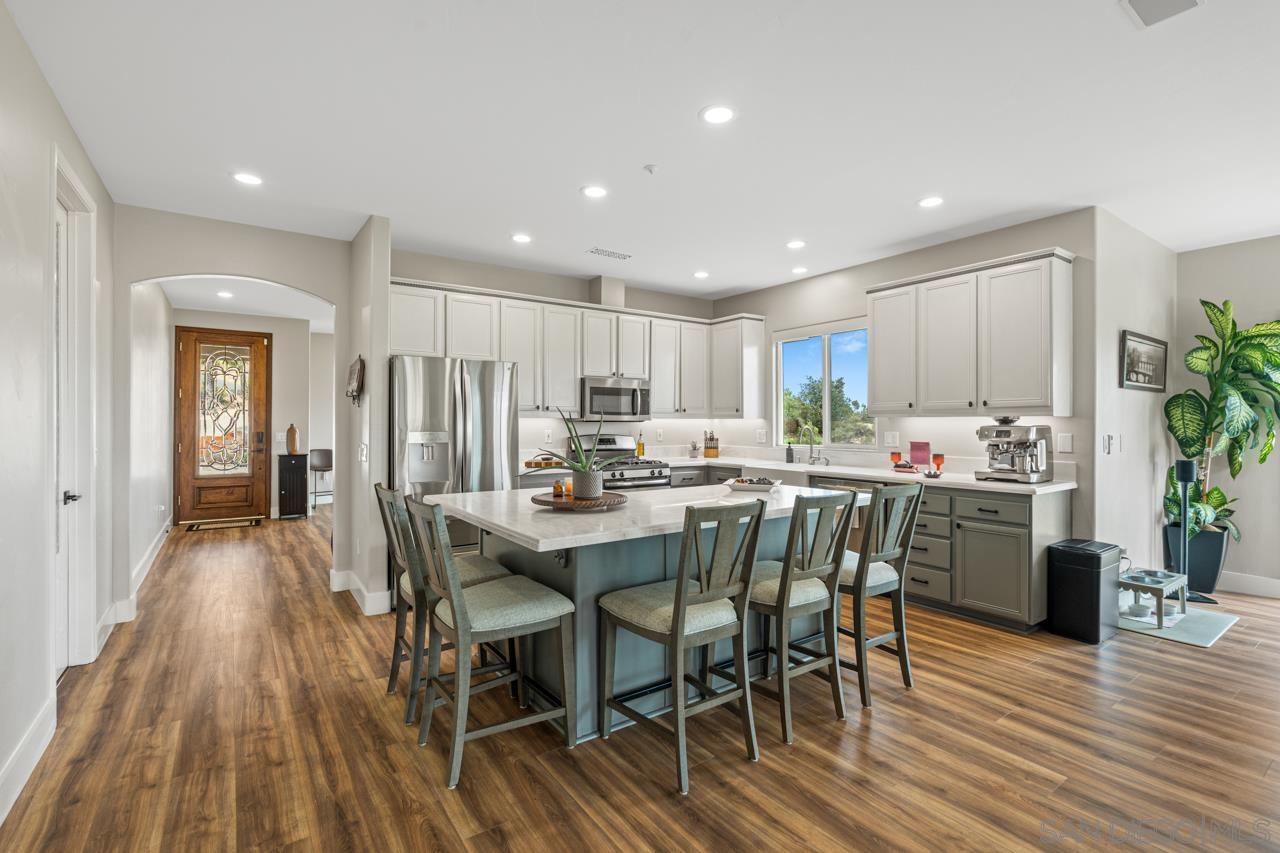 Detail Gallery Image 12 of 55 For 408  Alta Lane, El Cajon,  CA 92021 - 5 Beds | 4/1 Baths