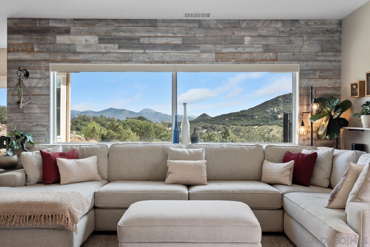 Detail Gallery Image 15 of 55 For 408  Alta Lane, El Cajon,  CA 92021 - 5 Beds | 4/1 Baths