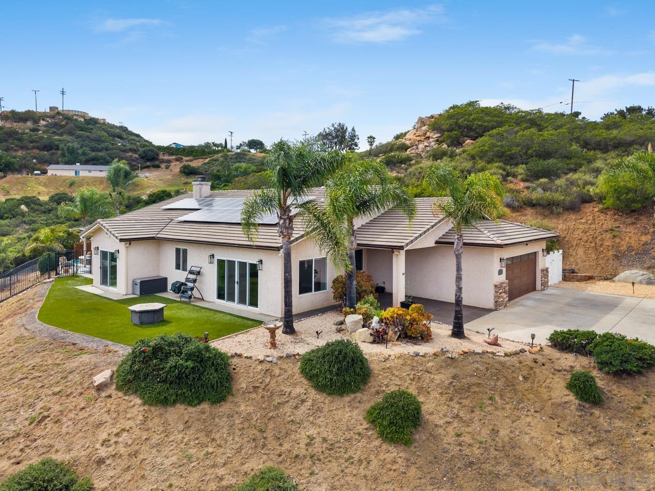 Detail Gallery Image 3 of 55 For 408  Alta Lane, El Cajon,  CA 92021 - 5 Beds | 4/1 Baths