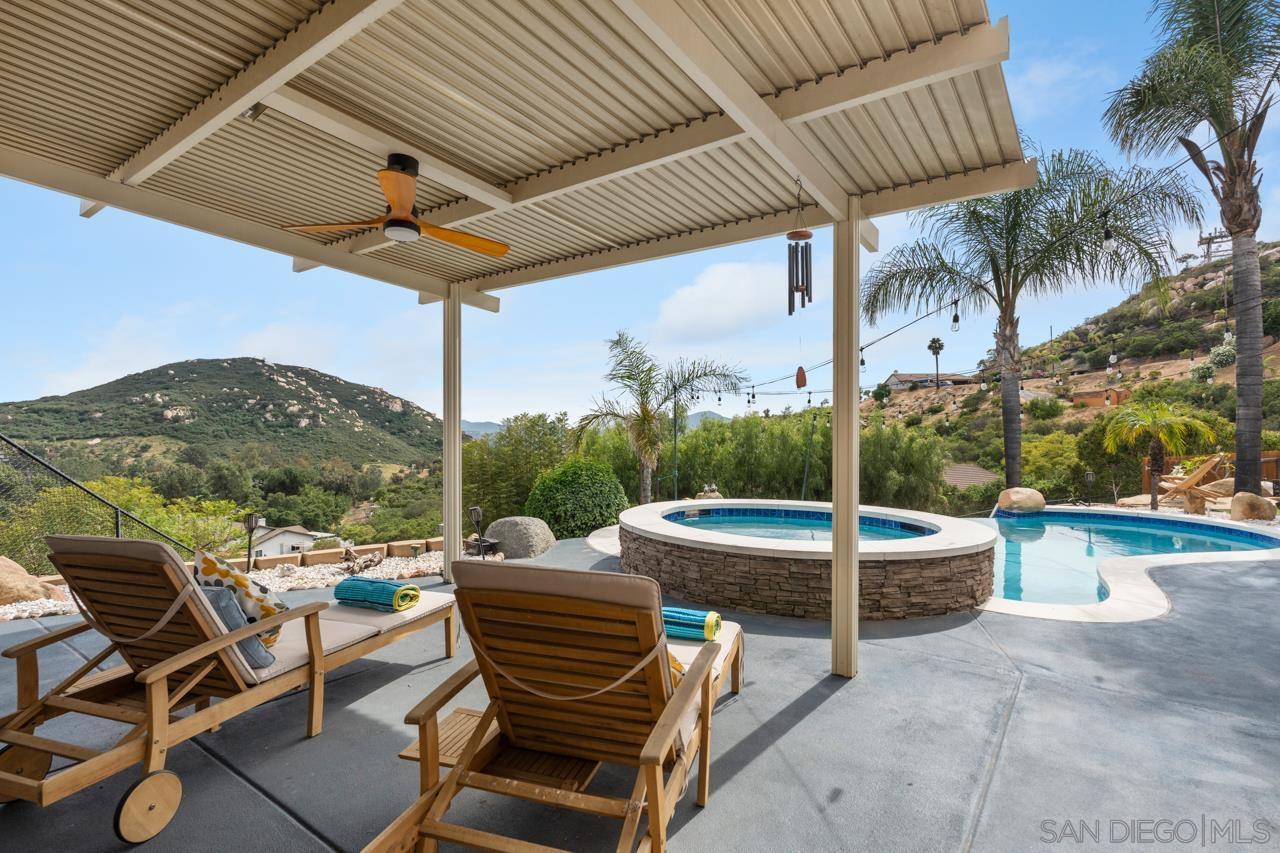 Detail Gallery Image 4 of 55 For 408  Alta Lane, El Cajon,  CA 92021 - 5 Beds | 4/1 Baths