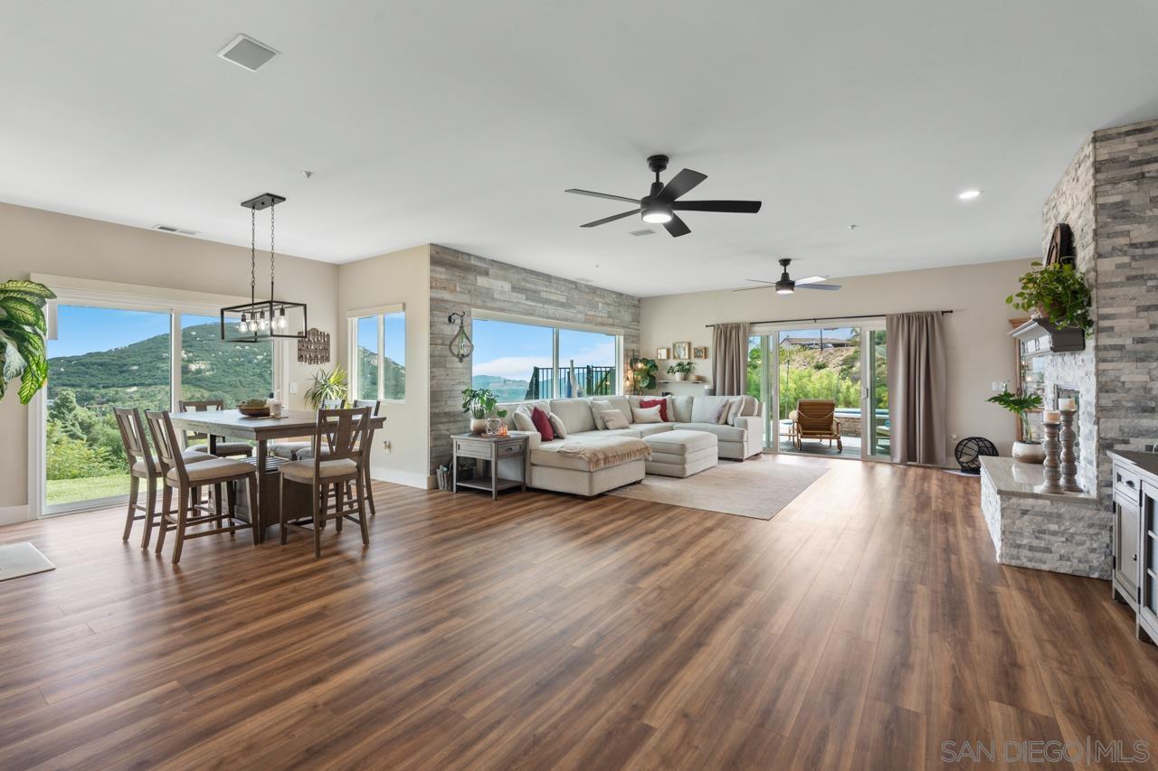 Detail Gallery Image 7 of 55 For 408  Alta Lane, El Cajon,  CA 92021 - 5 Beds | 4/1 Baths