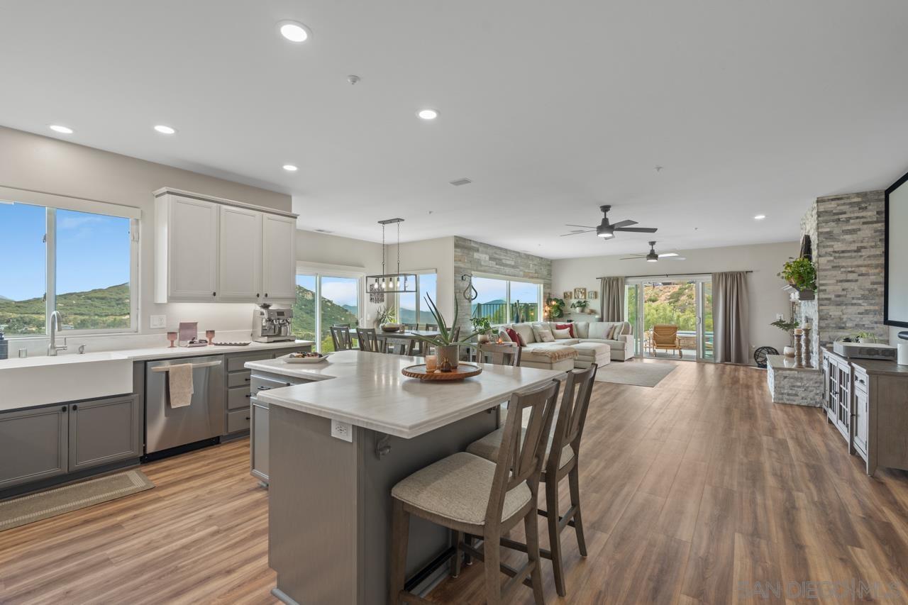 Detail Gallery Image 8 of 55 For 408  Alta Lane, El Cajon,  CA 92021 - 5 Beds | 4/1 Baths