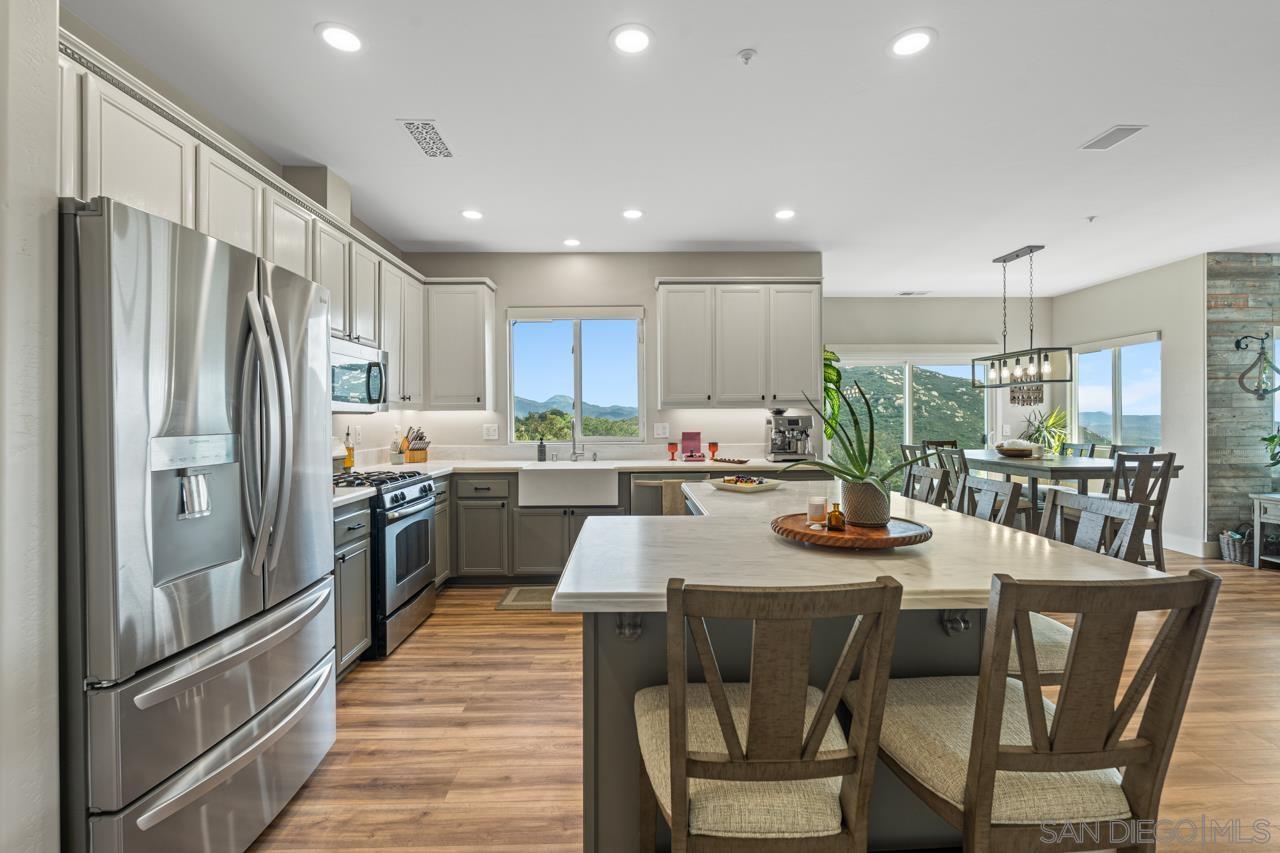 Detail Gallery Image 9 of 55 For 408  Alta Lane, El Cajon,  CA 92021 - 5 Beds | 4/1 Baths