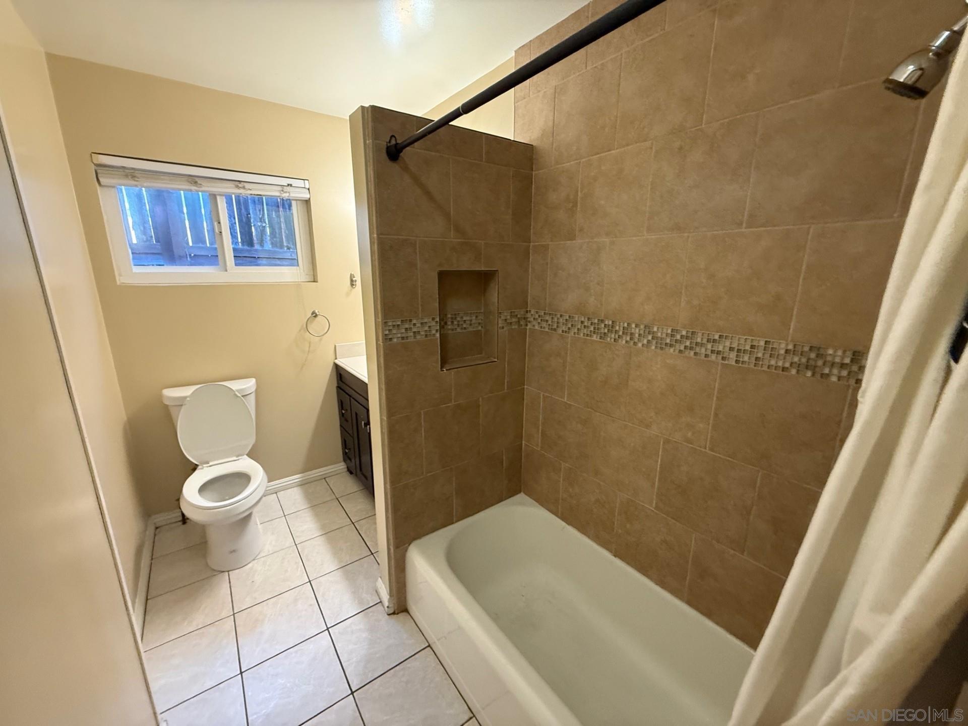 Detail Gallery Image 6 of 7 For 5438  Mary Lane, San Diego,  CA 92115 - 6 Beds | 4 Baths