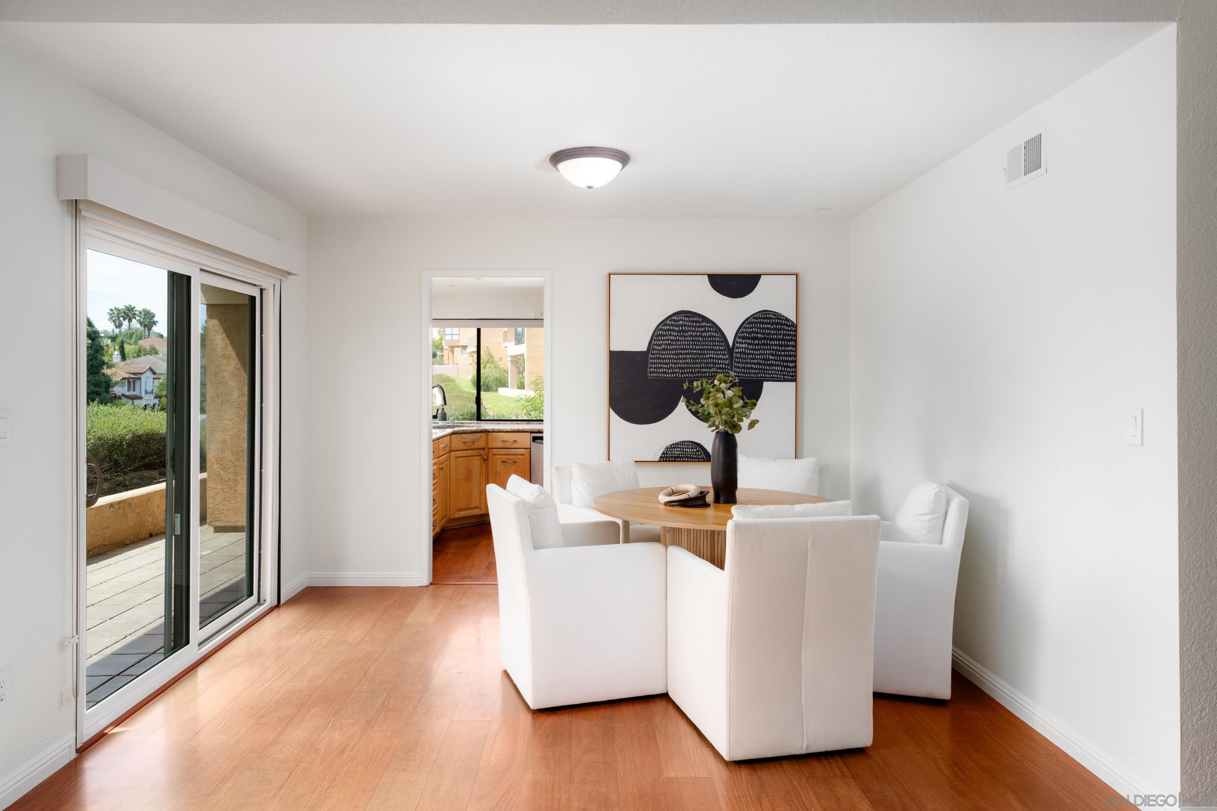 Detail Gallery Image 12 of 28 For 2575  Caminito Muirfield, La Jolla,  CA 92037 - 4 Beds | 3/1 Baths