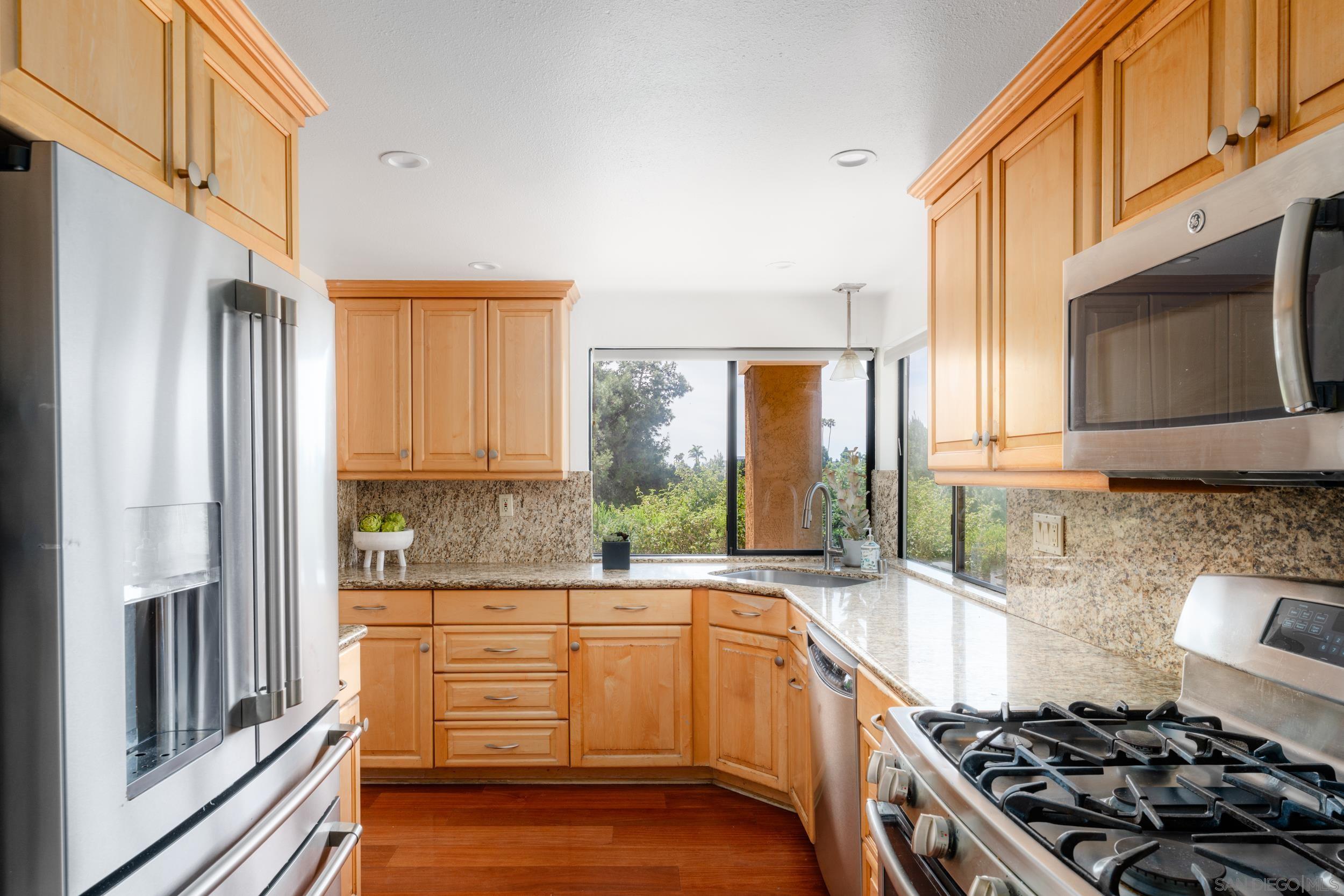 Detail Gallery Image 14 of 28 For 2575  Caminito Muirfield, La Jolla,  CA 92037 - 4 Beds | 3/1 Baths