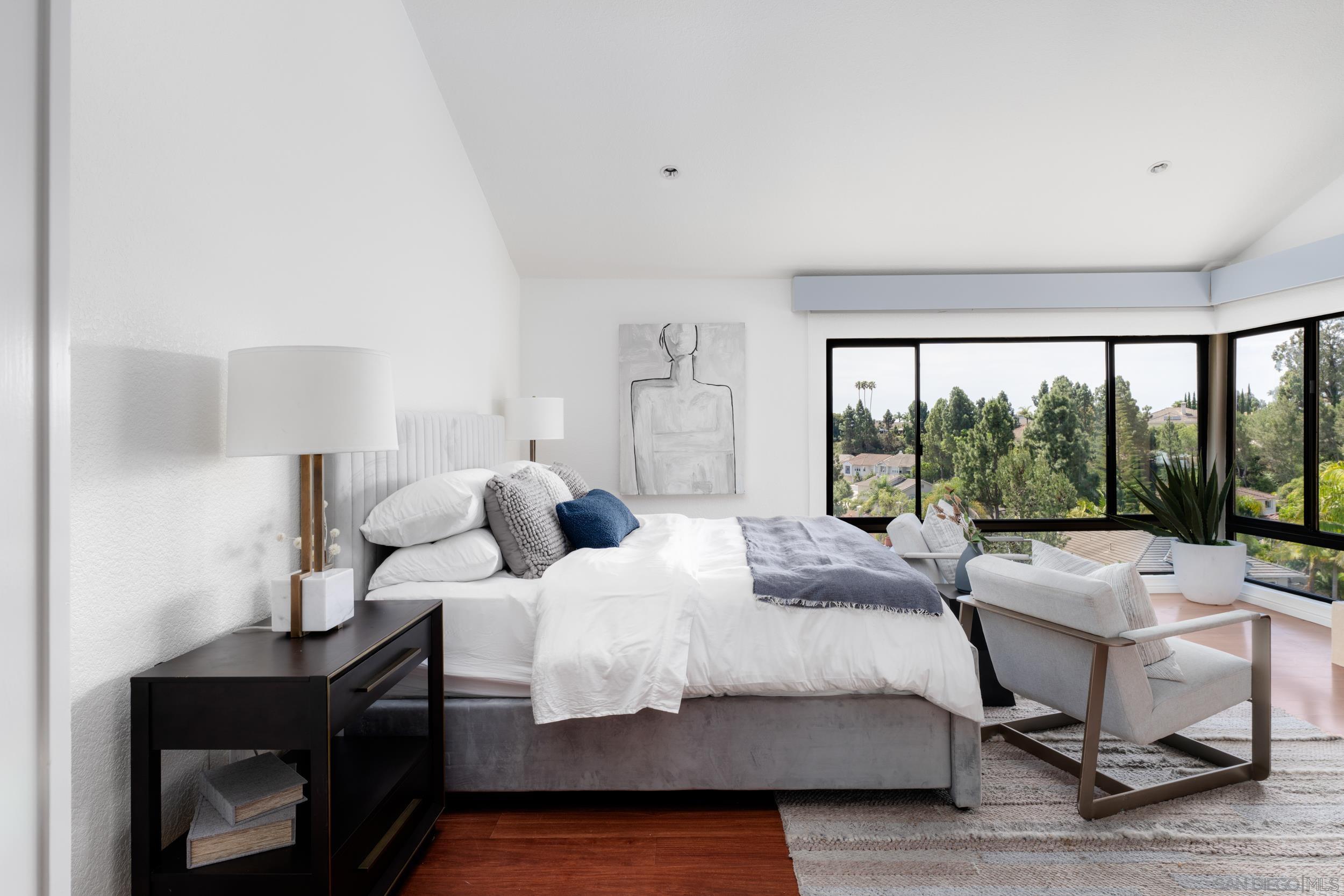 Detail Gallery Image 15 of 28 For 2575  Caminito Muirfield, La Jolla,  CA 92037 - 4 Beds | 3/1 Baths