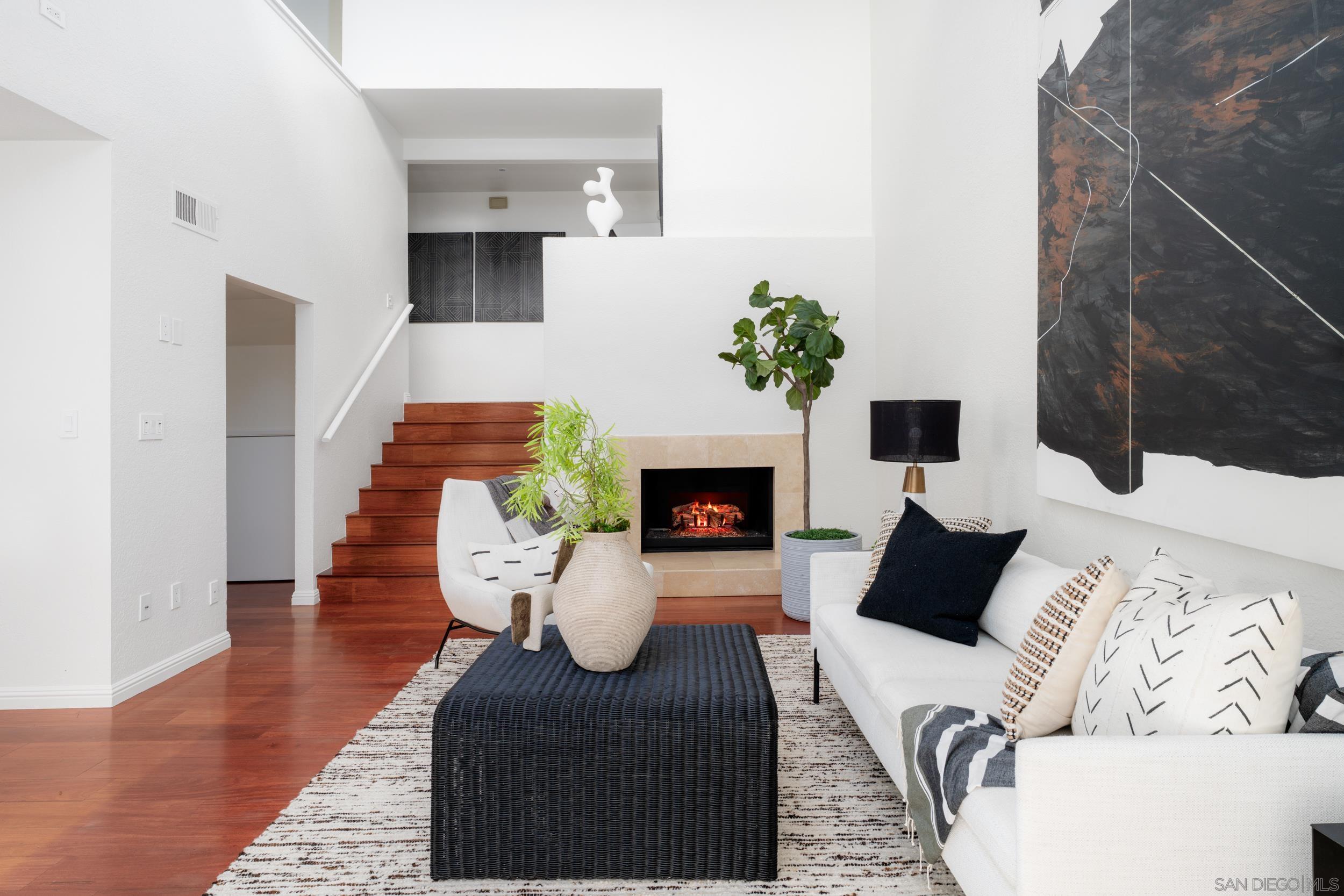 Detail Gallery Image 6 of 28 For 2575  Caminito Muirfield, La Jolla,  CA 92037 - 4 Beds | 3/1 Baths