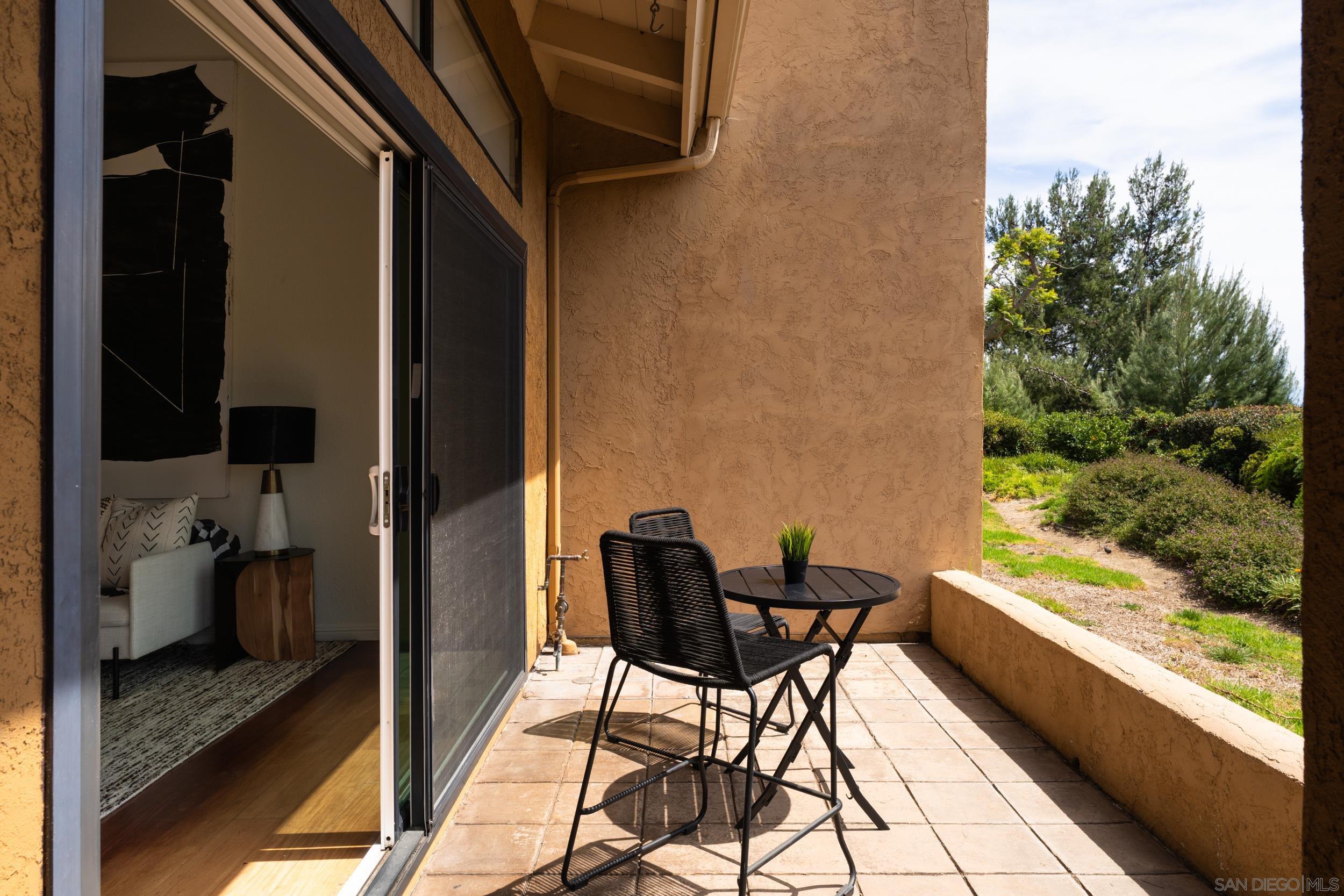 Detail Gallery Image 8 of 28 For 2575  Caminito Muirfield, La Jolla,  CA 92037 - 4 Beds | 3/1 Baths