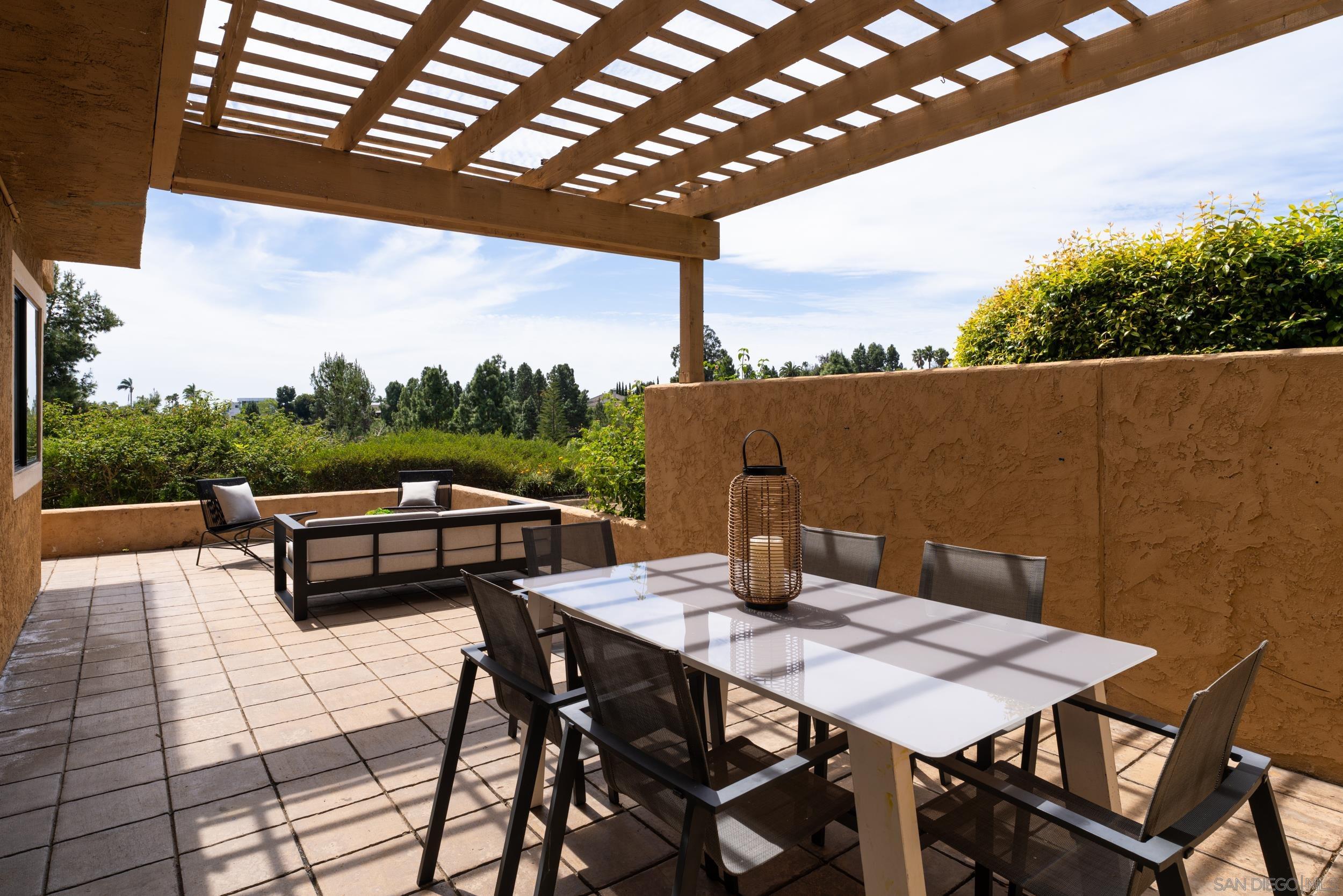 Detail Gallery Image 9 of 28 For 2575  Caminito Muirfield, La Jolla,  CA 92037 - 4 Beds | 3/1 Baths