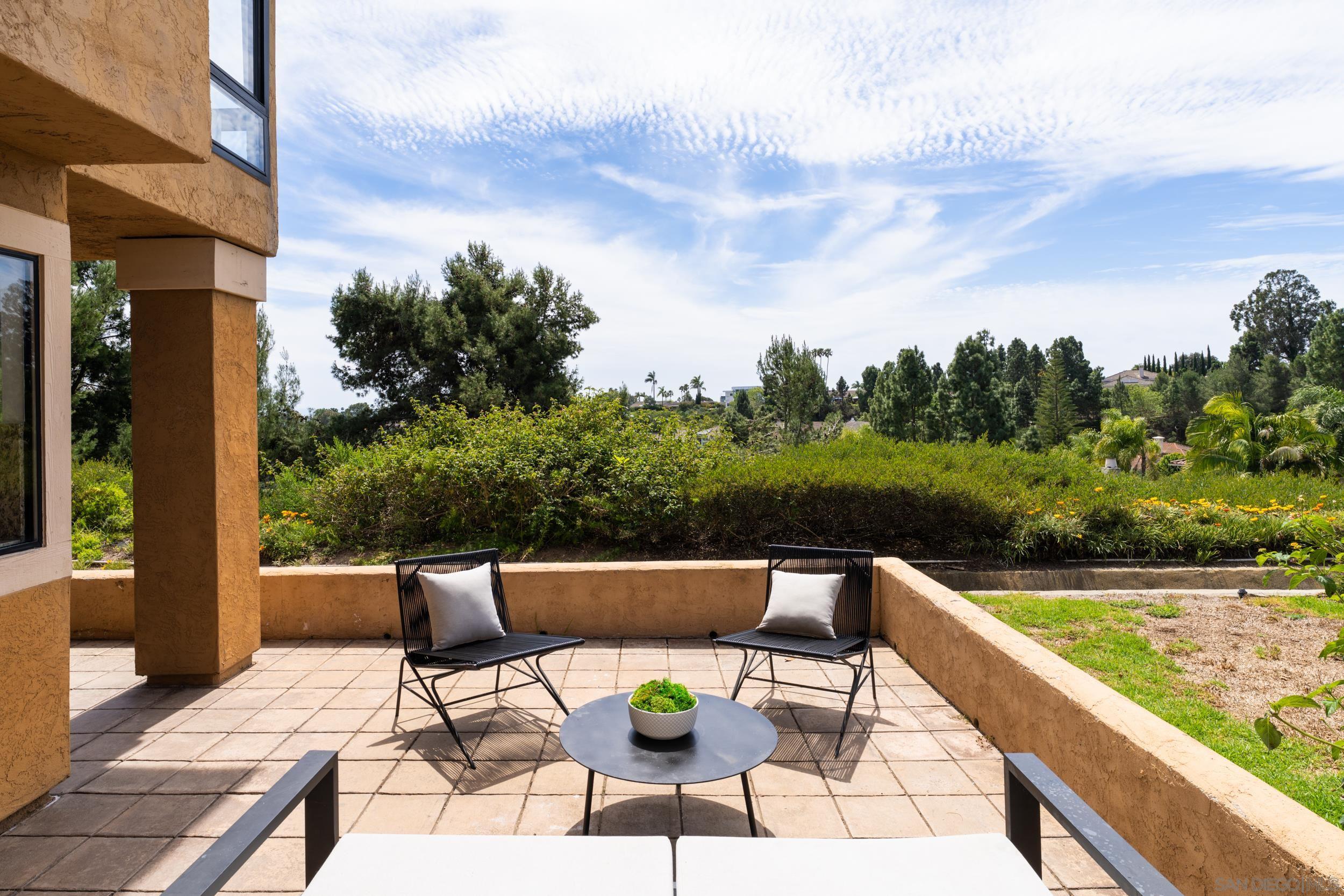 Detail Gallery Image 10 of 28 For 2575  Caminito Muirfield, La Jolla,  CA 92037 - 4 Beds | 3/1 Baths