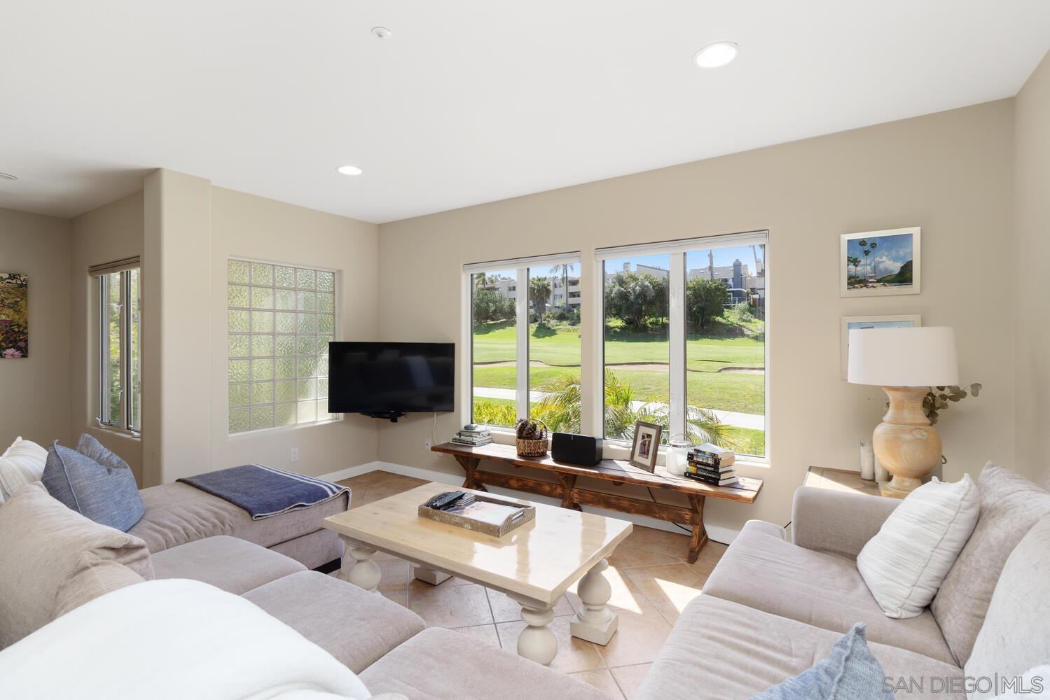 Detail Gallery Image 2 of 26 For 7517  Jerez  B, Carlsbad,  CA 92009 - 3 Beds | 3/1 Baths