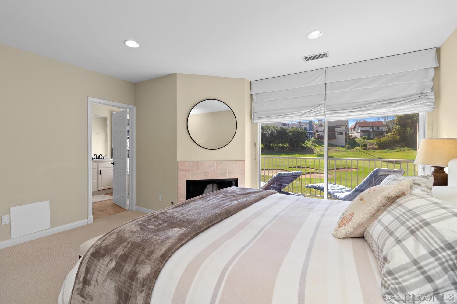 Detail Gallery Image 12 of 26 For 7517  Jerez  B, Carlsbad,  CA 92009 - 3 Beds | 3/1 Baths